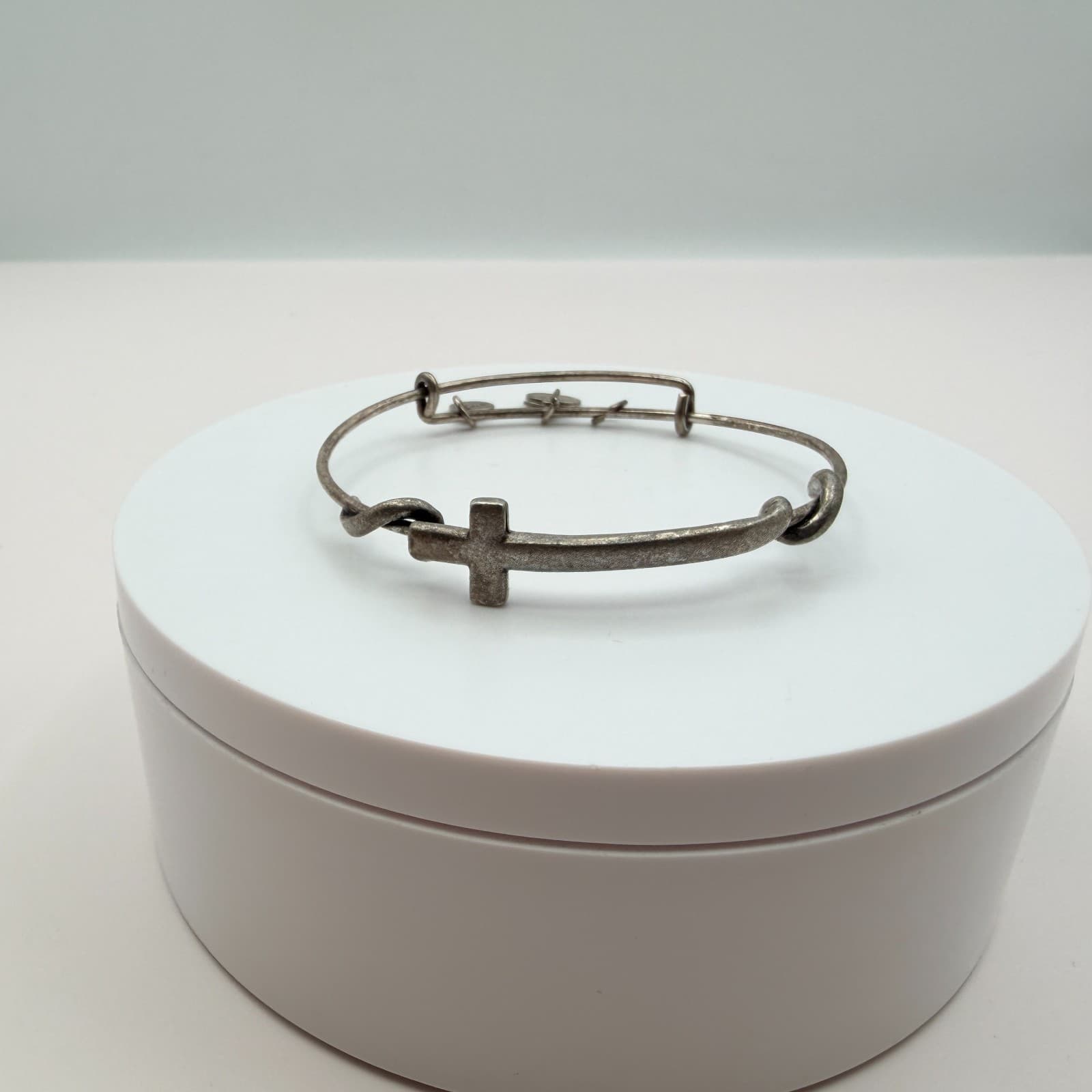 Vintage Y2K Cross Religious Charm Bangle Bracelet Women's Classic Jewelry - Thumbnail 8