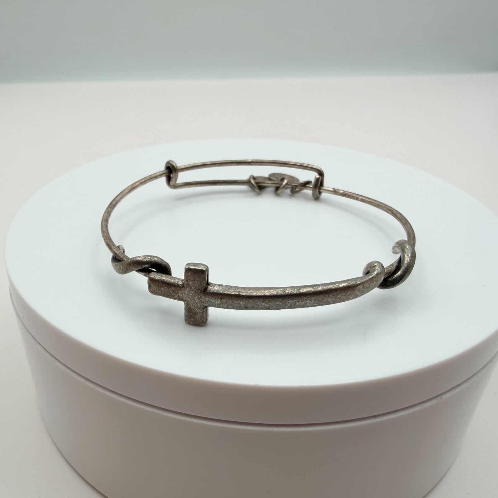 Vintage Y2K Cross Religious Charm Bangle Bracelet Women's Classic Jewelry - Image 1