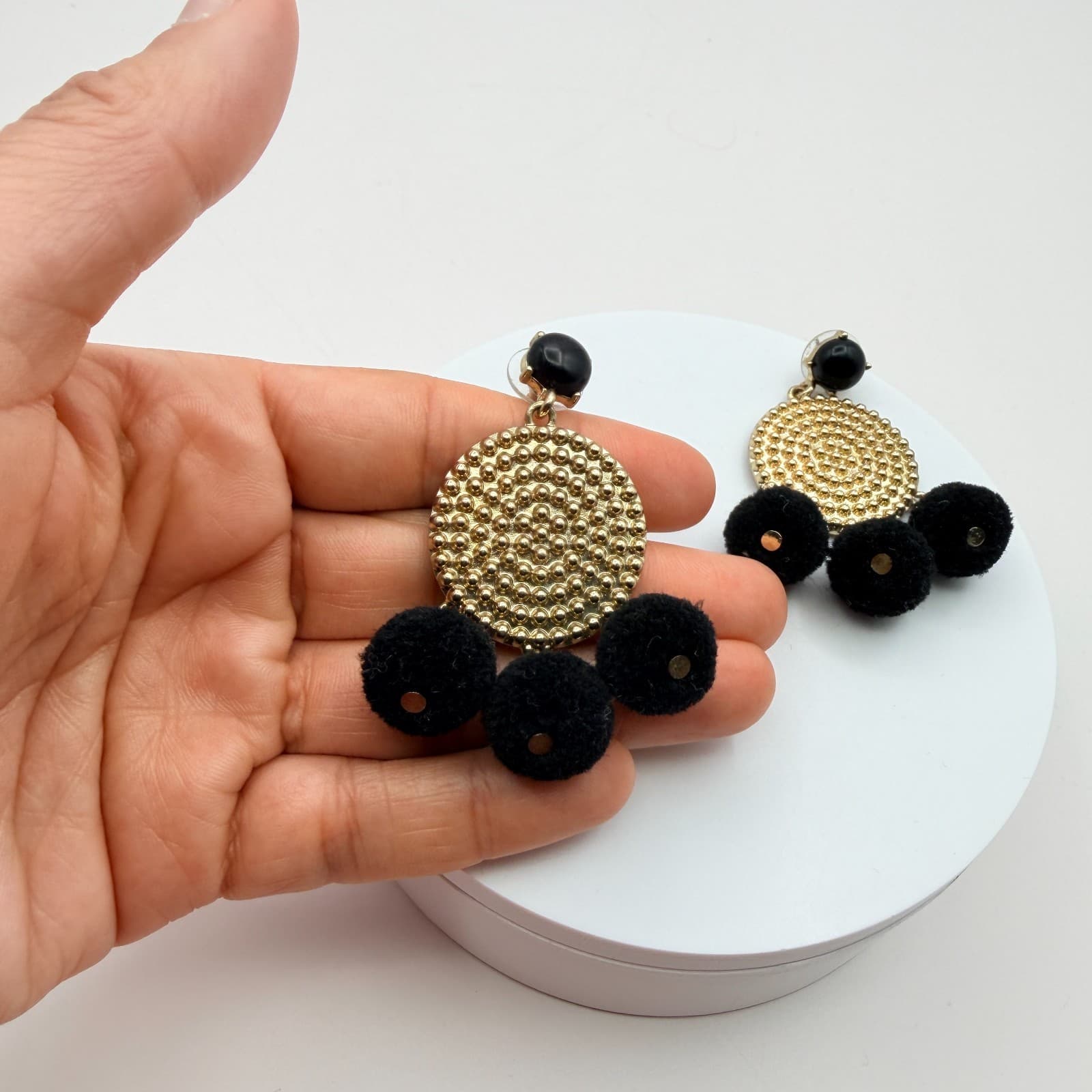 Vintage Y2K Gold Tone Black Pom Beaded Dangle Earrings Textured Disk Jewelry - Thumbnail 7