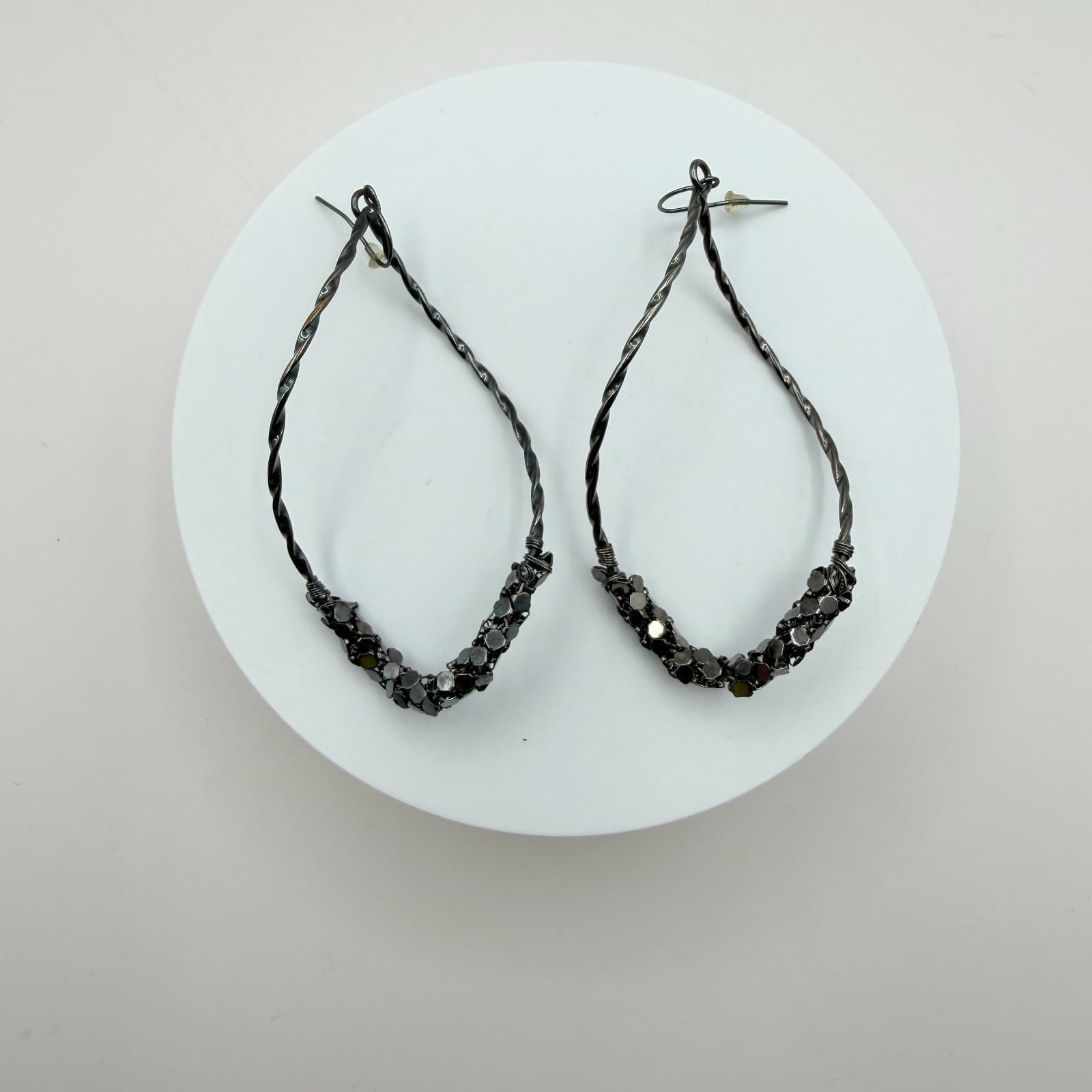 Vintage Y2K Gunmetal Tone Teardrop Hoop Earrings Women's Classic Jewelry - Thumbnail 2