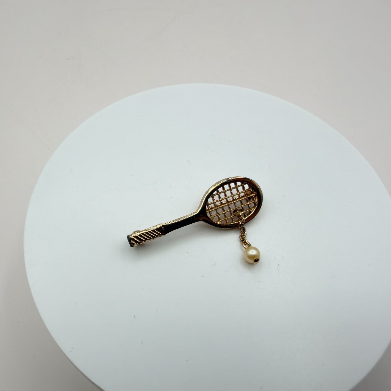 Vintage 80s Gold Tone Love Match Tennis Racquet Brooch Faux Pearl Dangle jewelry - Thumbnail 2