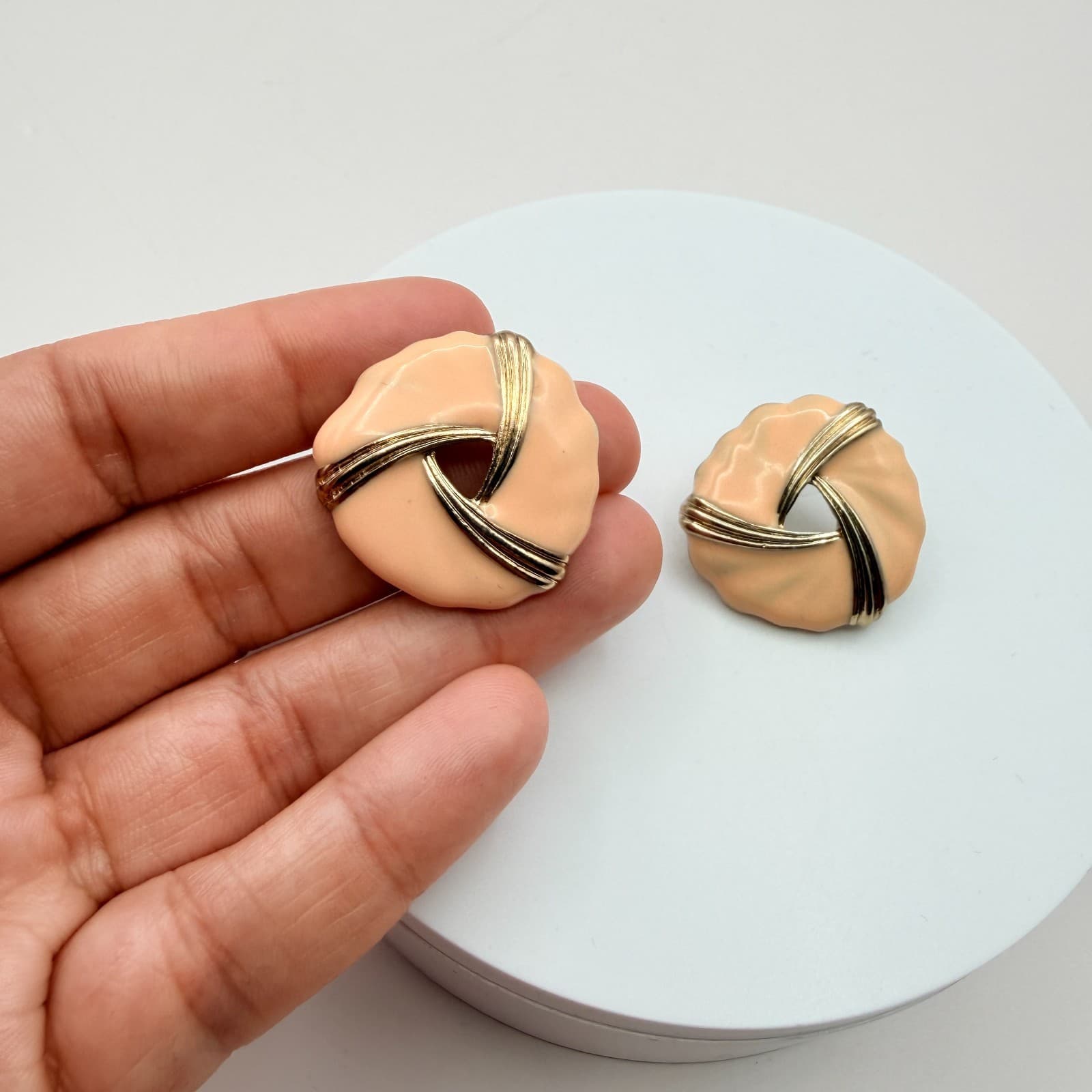 Vintage 80s Gold Tone Peach Enamel Studs Earrings Statement Women's Jewelry - Thumbnail 7