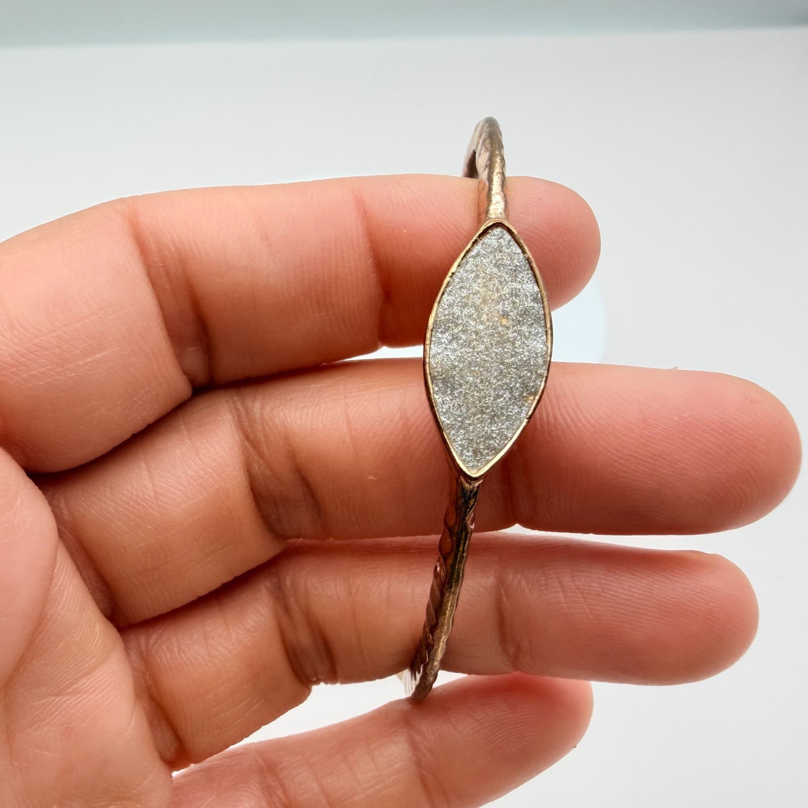 Vintage 90s Bronze Tone Hammered Marquise Faux Druzy Bangle Bracelet Jewelry - Thumbnail 9