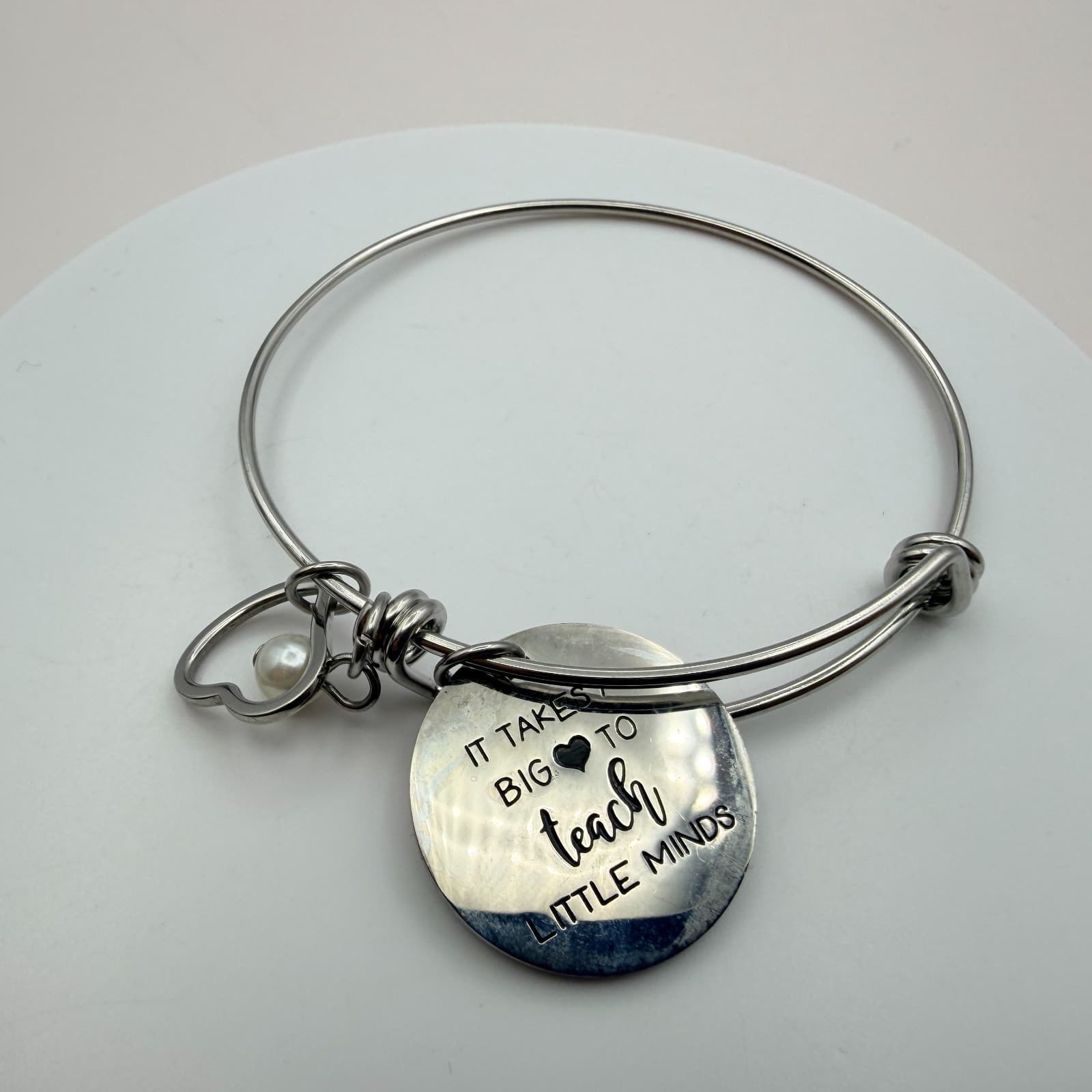 Vintage Y2K Silver Tone Pearl Heart Charm Bangle Women's Classic Jewelry - Thumbnail 4