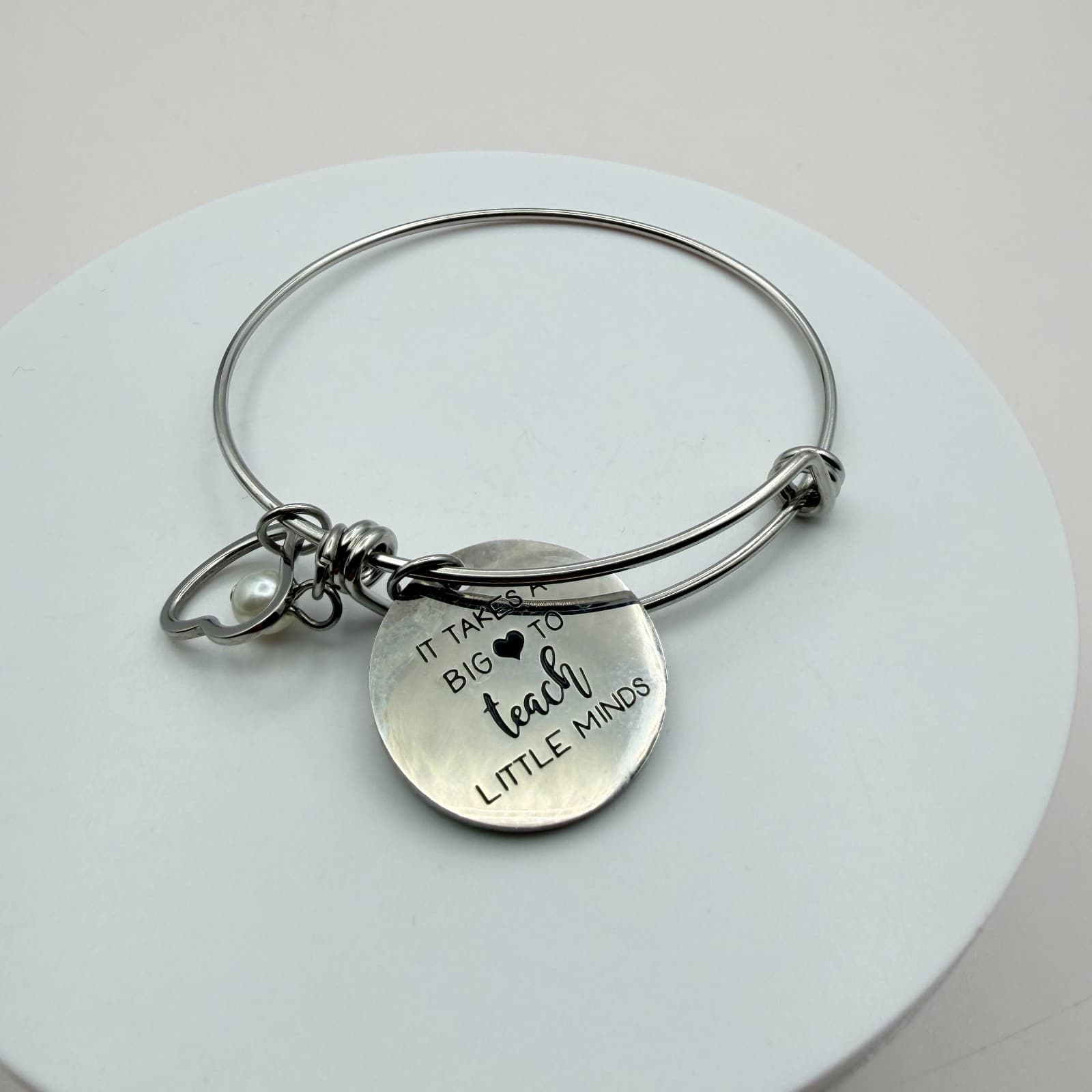 Vintage Y2K Silver Tone Pearl Heart Charm Bangle Women's Classic Jewelry - Thumbnail 3