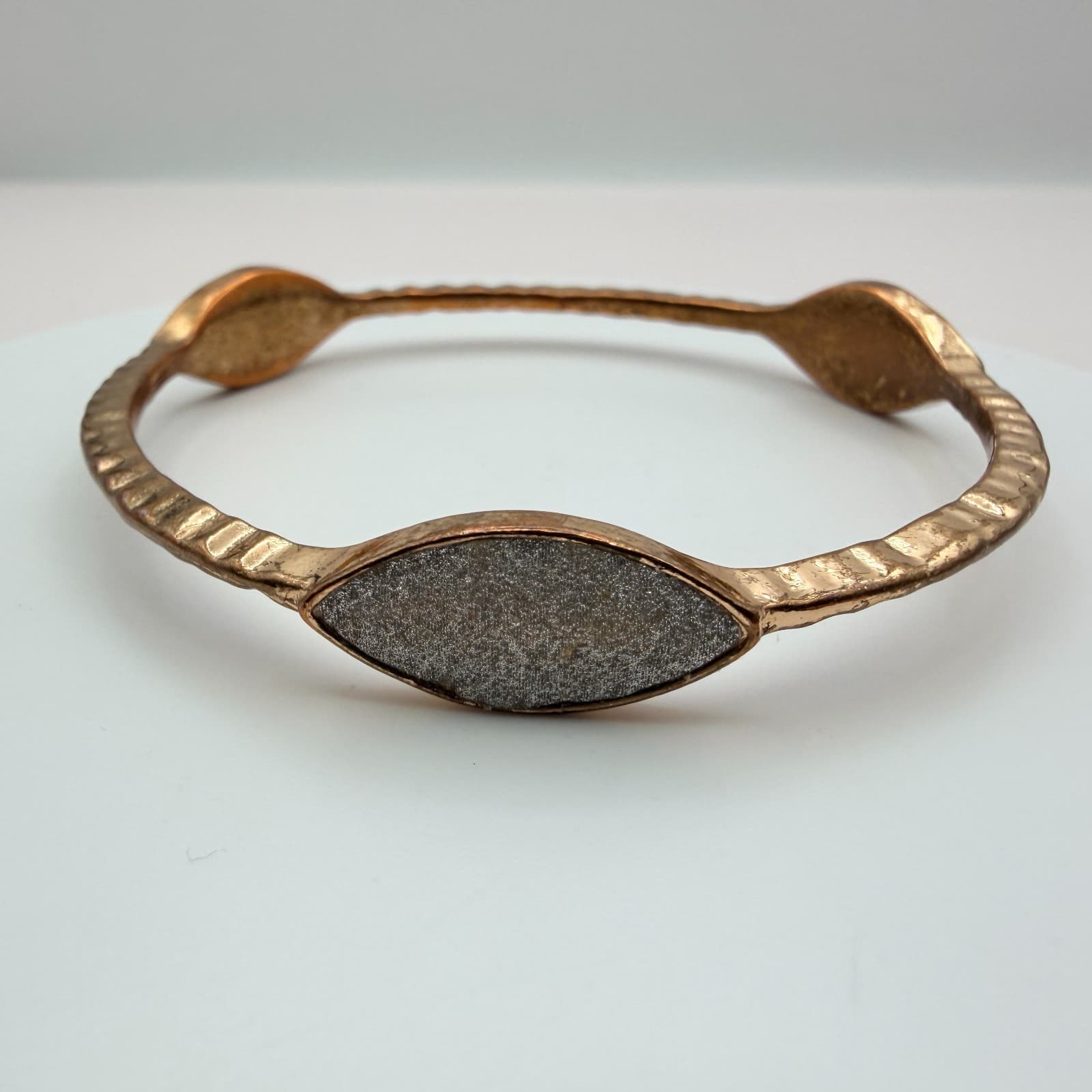 Vintage 90s Bronze Tone Hammered Marquise Faux Druzy Bangle Bracelet Jewelry - Image 1