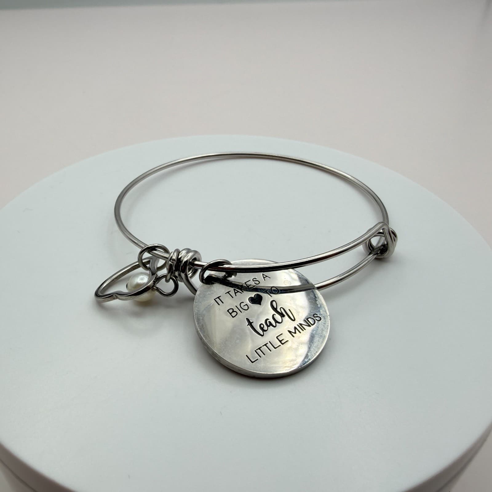 Vintage Y2K Silver Tone Pearl Heart Charm Bangle Women's Classic Jewelry - Thumbnail 6