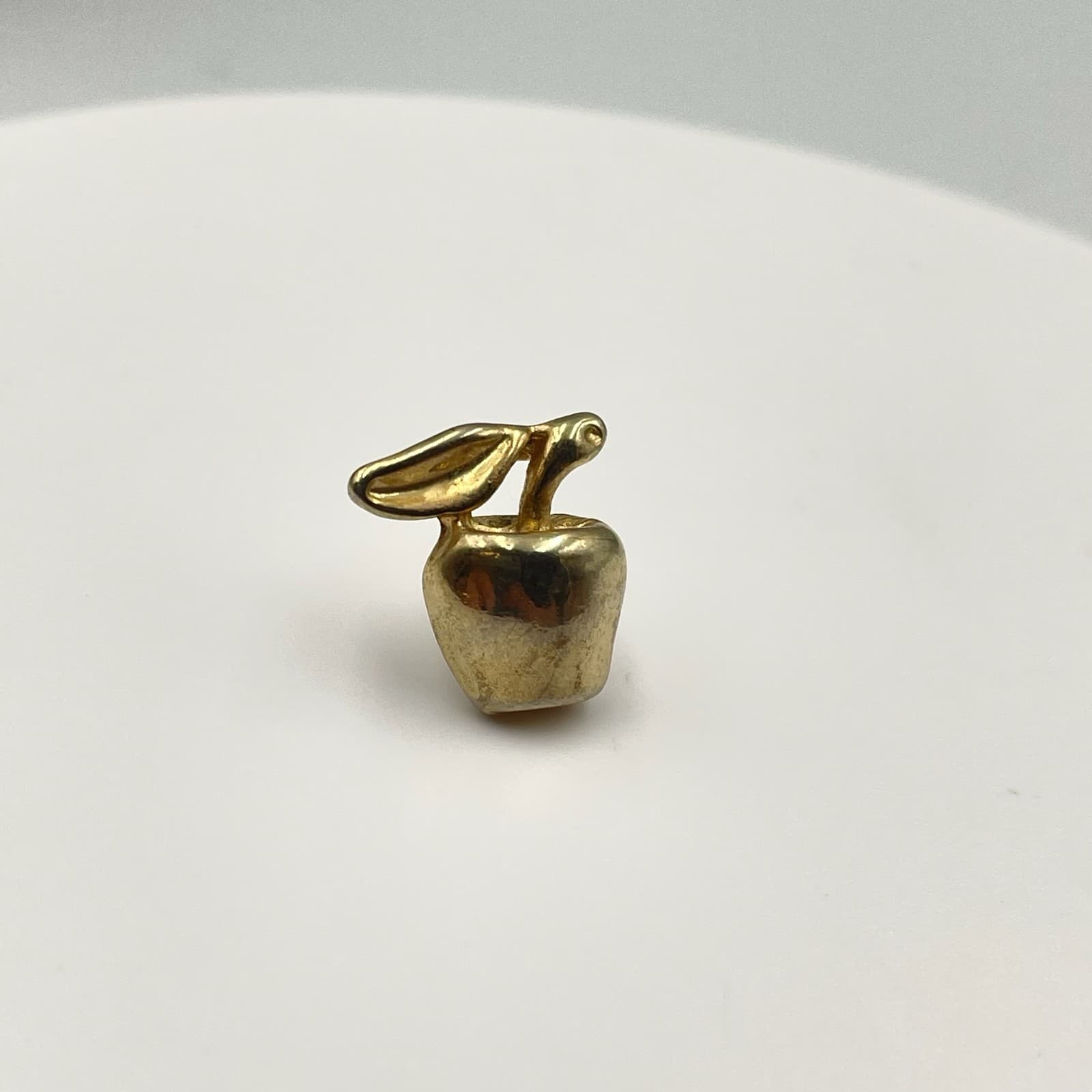 Vintage Gold-Tone Apple Charm Pendant – Cute Y2K Teacher Gift Jewelry - Thumbnail 9