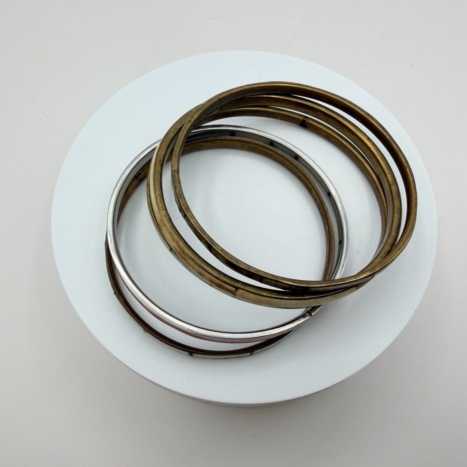 Vintage 90s Polycrome Inlaid Shell Bangle Bracelet 5 Pics Two Tone Jewelry - Thumbnail 7