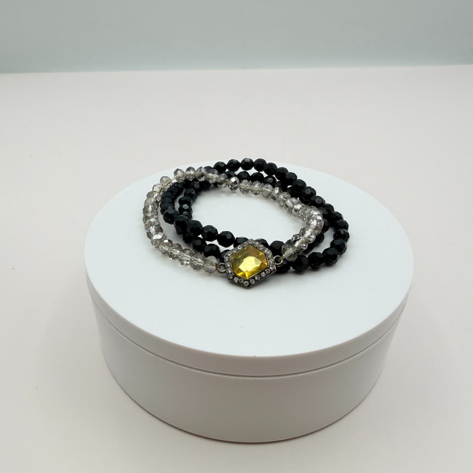 Vintage Y2K Multi Strand Black Clear Bead Yellow Glass Stretch Bracelet Jewelry - Thumbnail 7