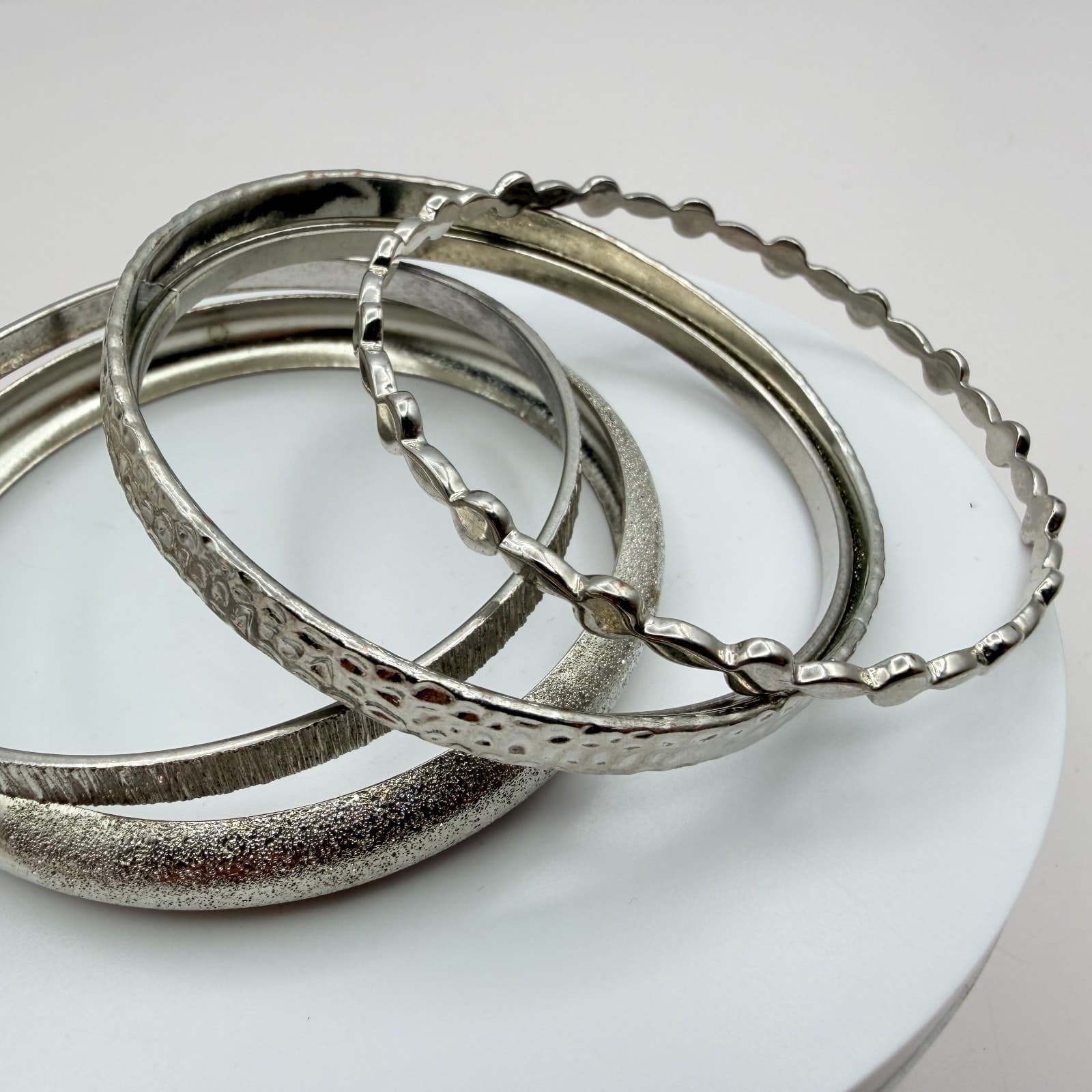 Vintage 90s Silver Tone Bangle Bracelet Set Women's Classic Fashion Jewelry - Thumbnail 2