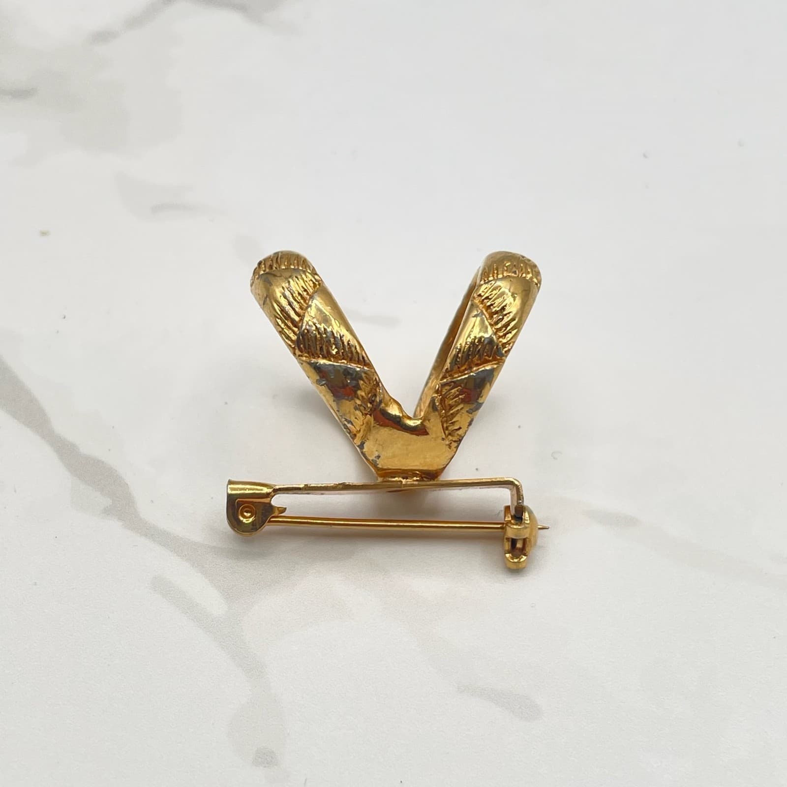 Vintage VTG Gold Tone Basket Weave Brooch Pin C-Scroll Closure Textured - Thumbnail 5