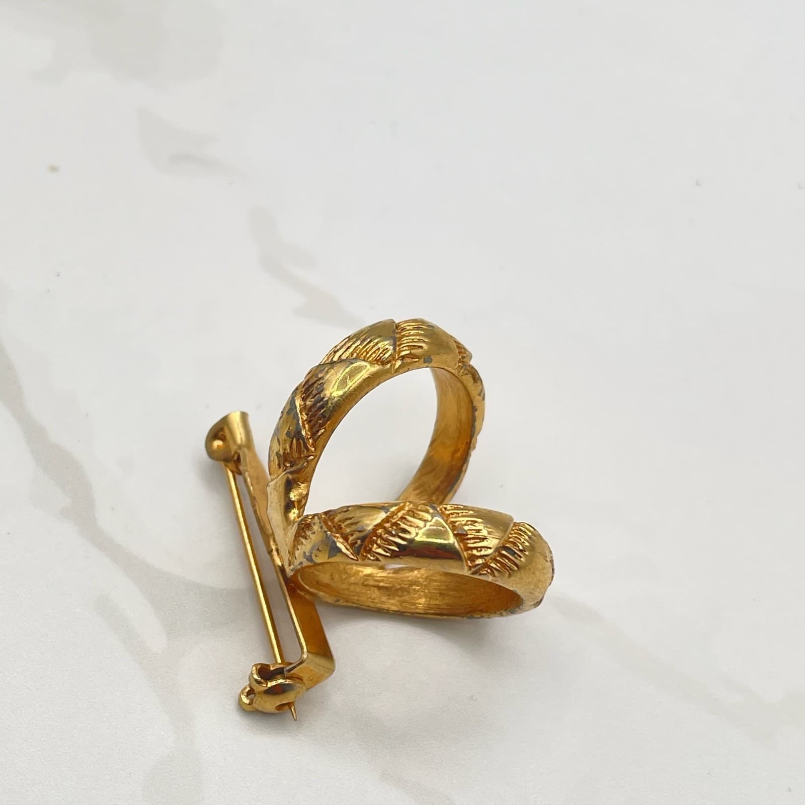 Vintage VTG Gold Tone Basket Weave Brooch Pin C-Scroll Closure Textured - Thumbnail 6