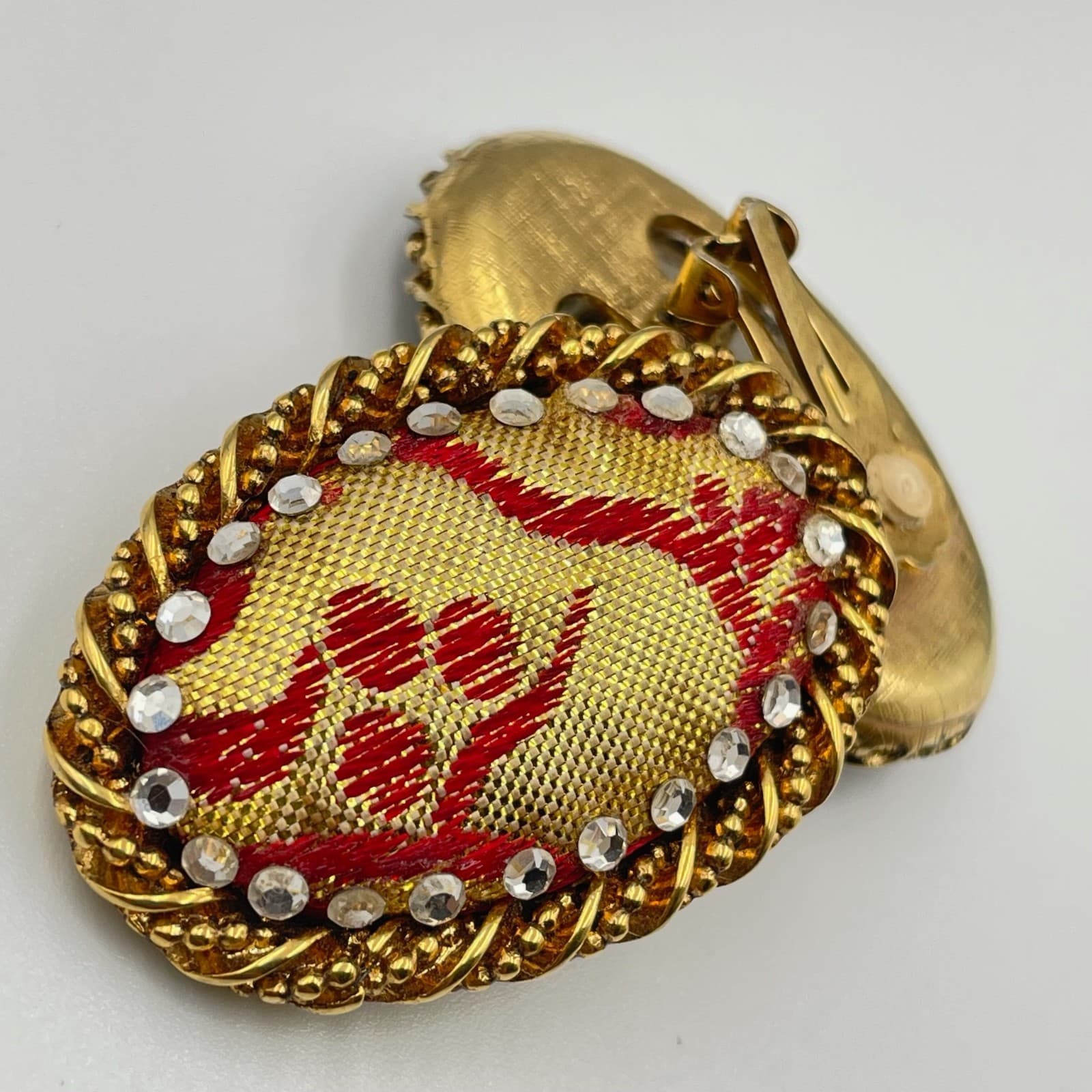 Vintage VTG Gold Tone Clip Earrings Red Fabric Rhinestone Oval Rope Edge Costume - Thumbnail 8