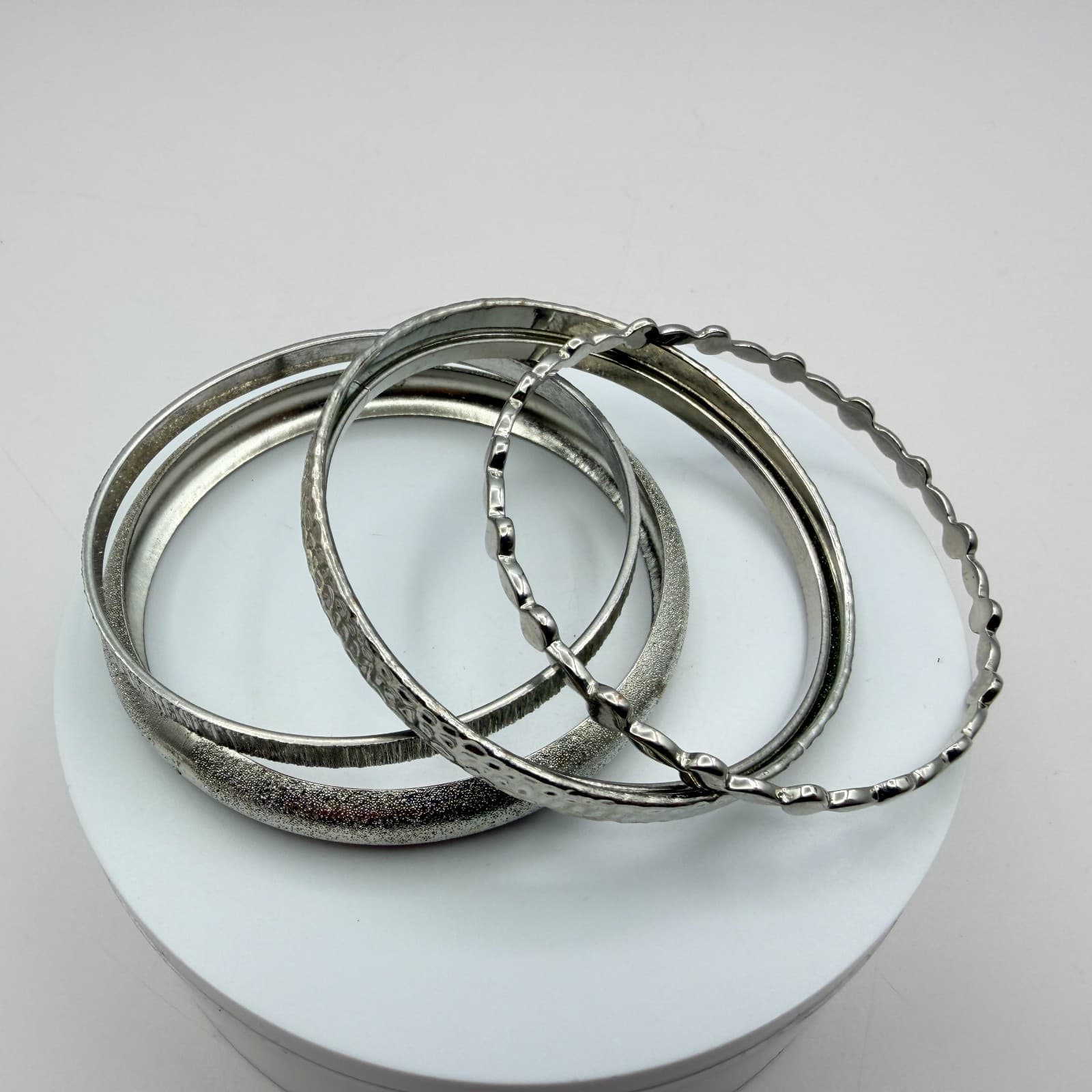Vintage 90s Silver Tone Bangle Bracelet Set Women's Classic Fashion Jewelry - Image 1