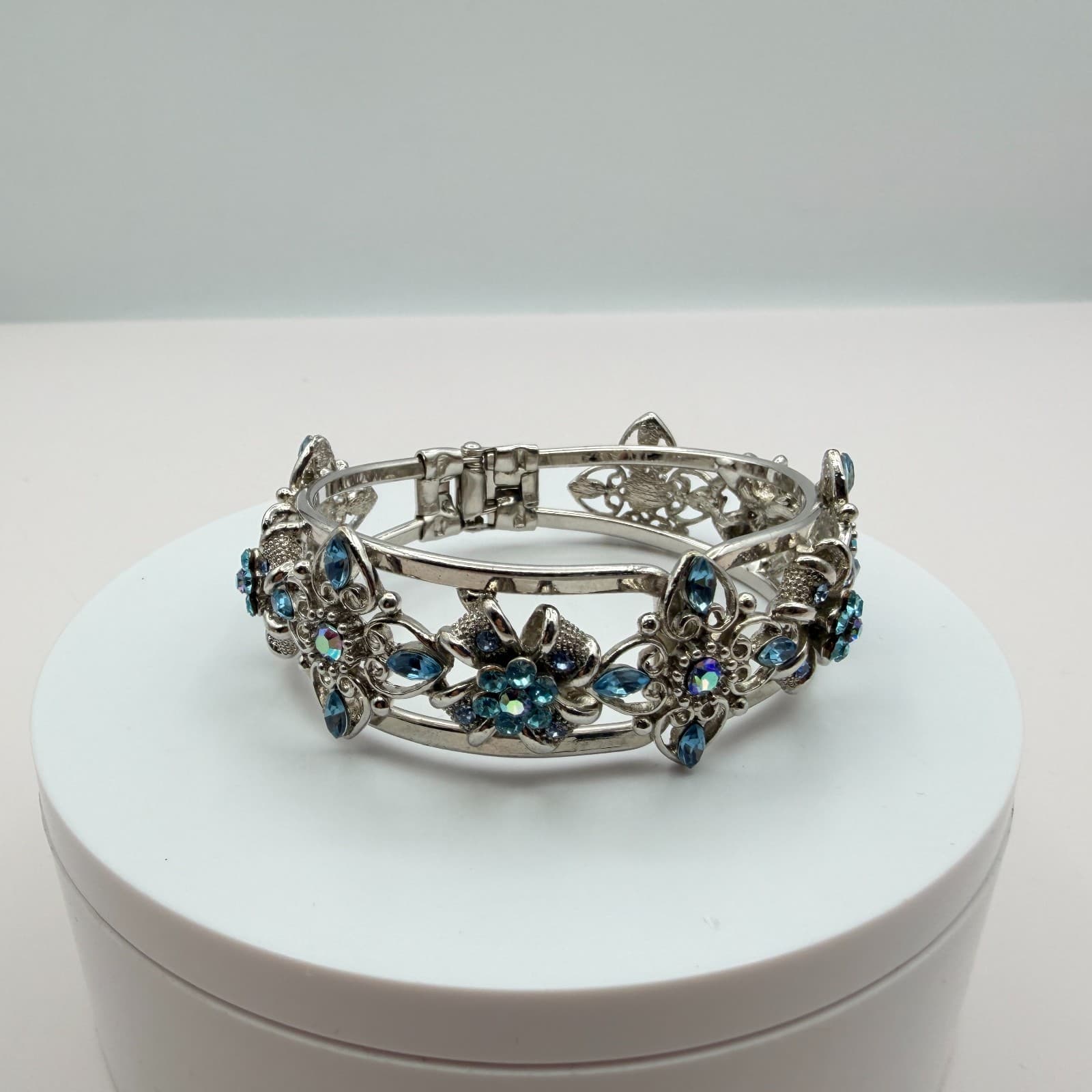 Vintage 90s Blue Rhinestone Floral Cuff Bangle Bracelet Silver Tone Jewelry - Thumbnail 6