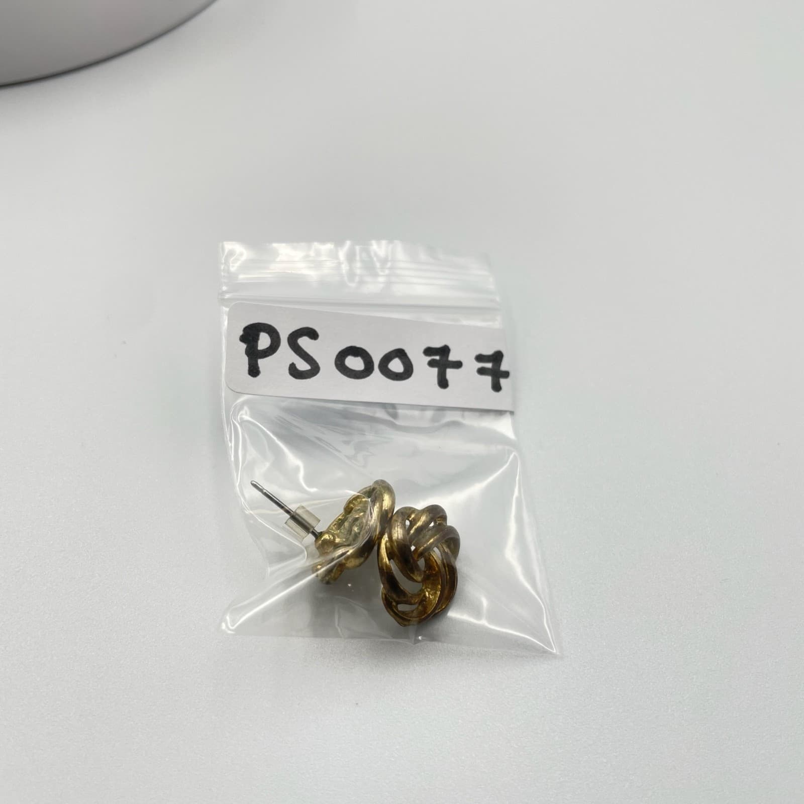 Vintage VTG Gold Tone Knot Stud Earrings Openwork Celtic Love Knot Style Pierced - Thumbnail 2