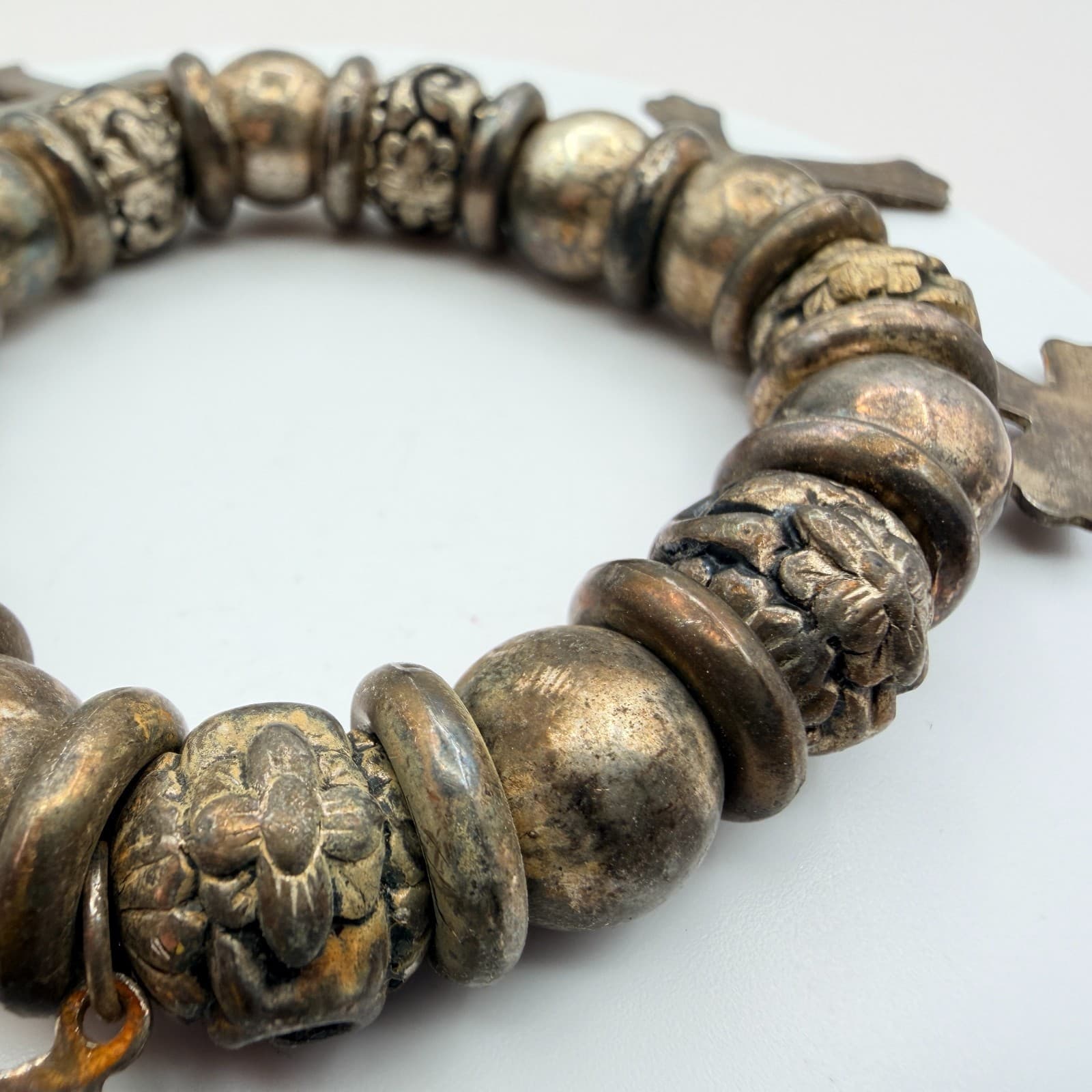 Vintage 80s Gunmeta Cross Charm Beaded Stretch Bracelet Religious Jewelry - Thumbnail 8