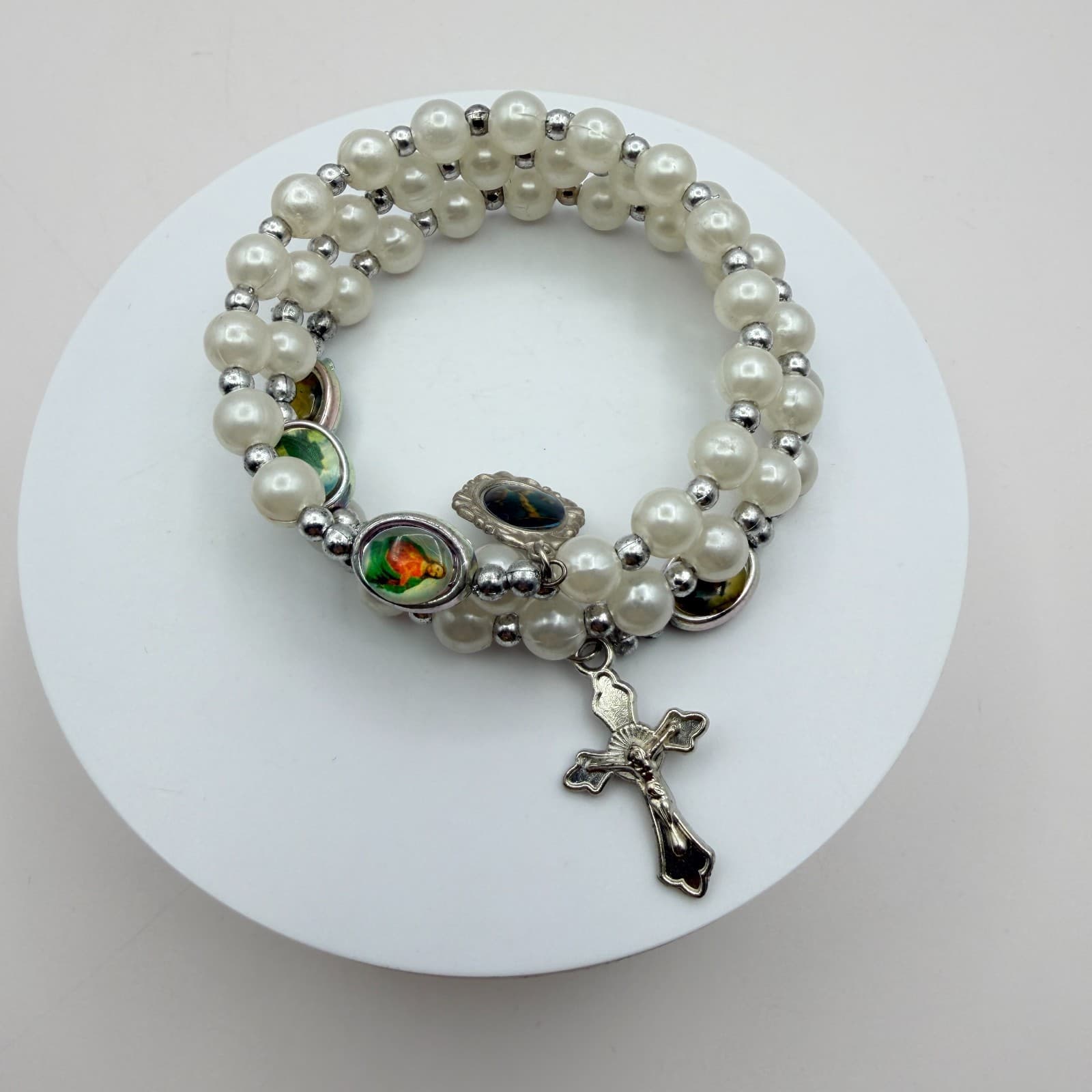 Vintage Y2K Silver Tone Faux Pearl Religious Crucifix Cross Bracelet Jewelry - Thumbnail 2