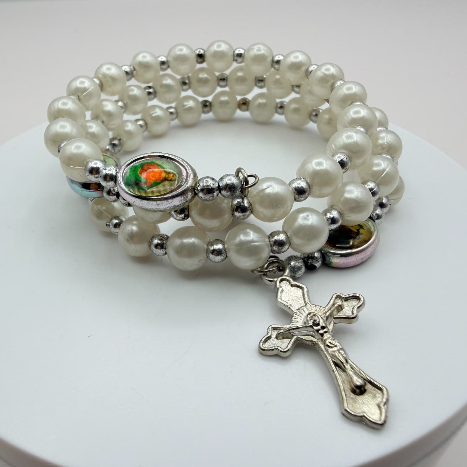Vintage Y2K Silver Tone Faux Pearl Religious Crucifix Cross Bracelet Jewelry - Thumbnail 4