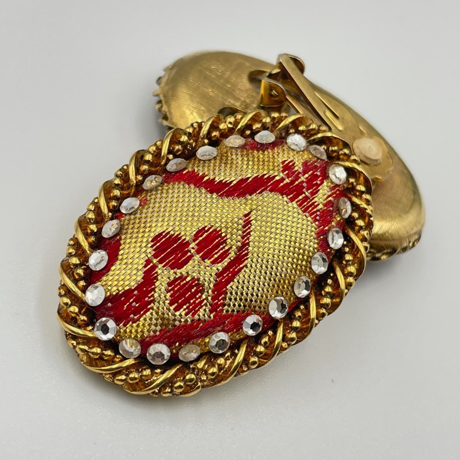Vintage VTG Gold Tone Clip Earrings Red Fabric Rhinestone Oval Rope Edge Costume - Thumbnail 7