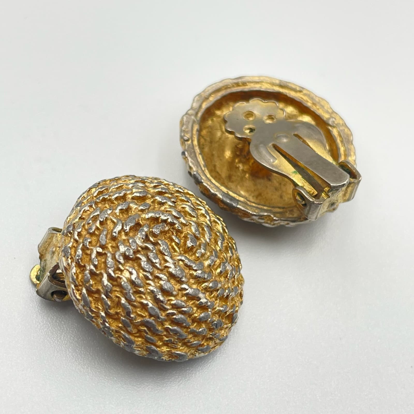 Vintage Gold Silver Tone Dome Clip Earrings Round Textured Swirl Knot Statement - Thumbnail 10