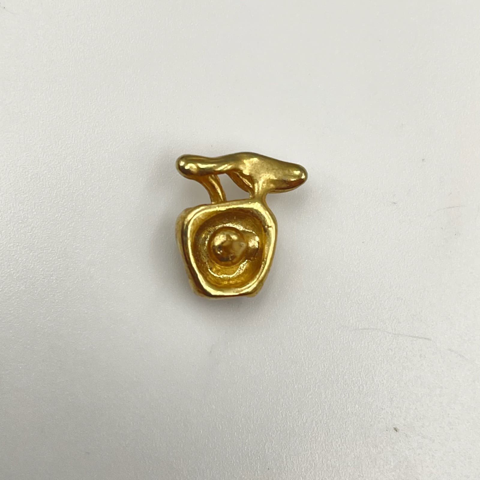 Vintage Gold-Tone Apple Charm Pendant – Cute Y2K Teacher Gift Jewelry - Thumbnail 5