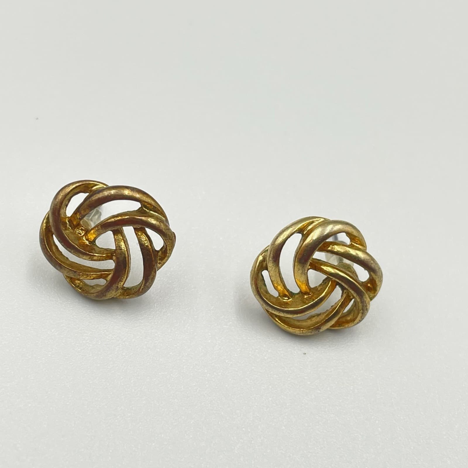 Vintage VTG Gold Tone Knot Stud Earrings Openwork Celtic Love Knot Style Pierced - Thumbnail 7