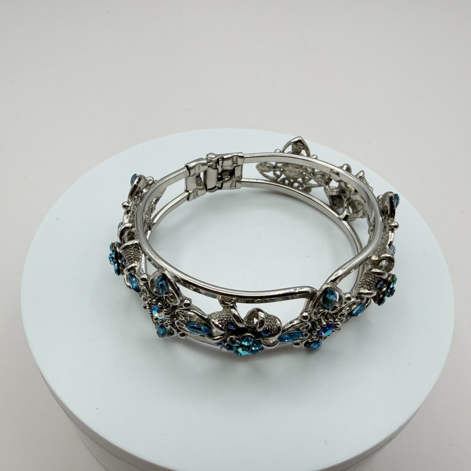 Vintage 90s Blue Rhinestone Floral Cuff Bangle Bracelet Silver Tone Jewelry - Thumbnail 2