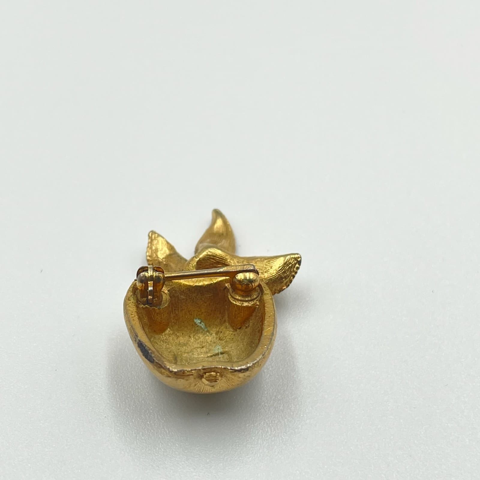 Vintage Apple Brooch Pin Gold Tone Brush Textured Finish Teacher School Figural - Thumbnail 7