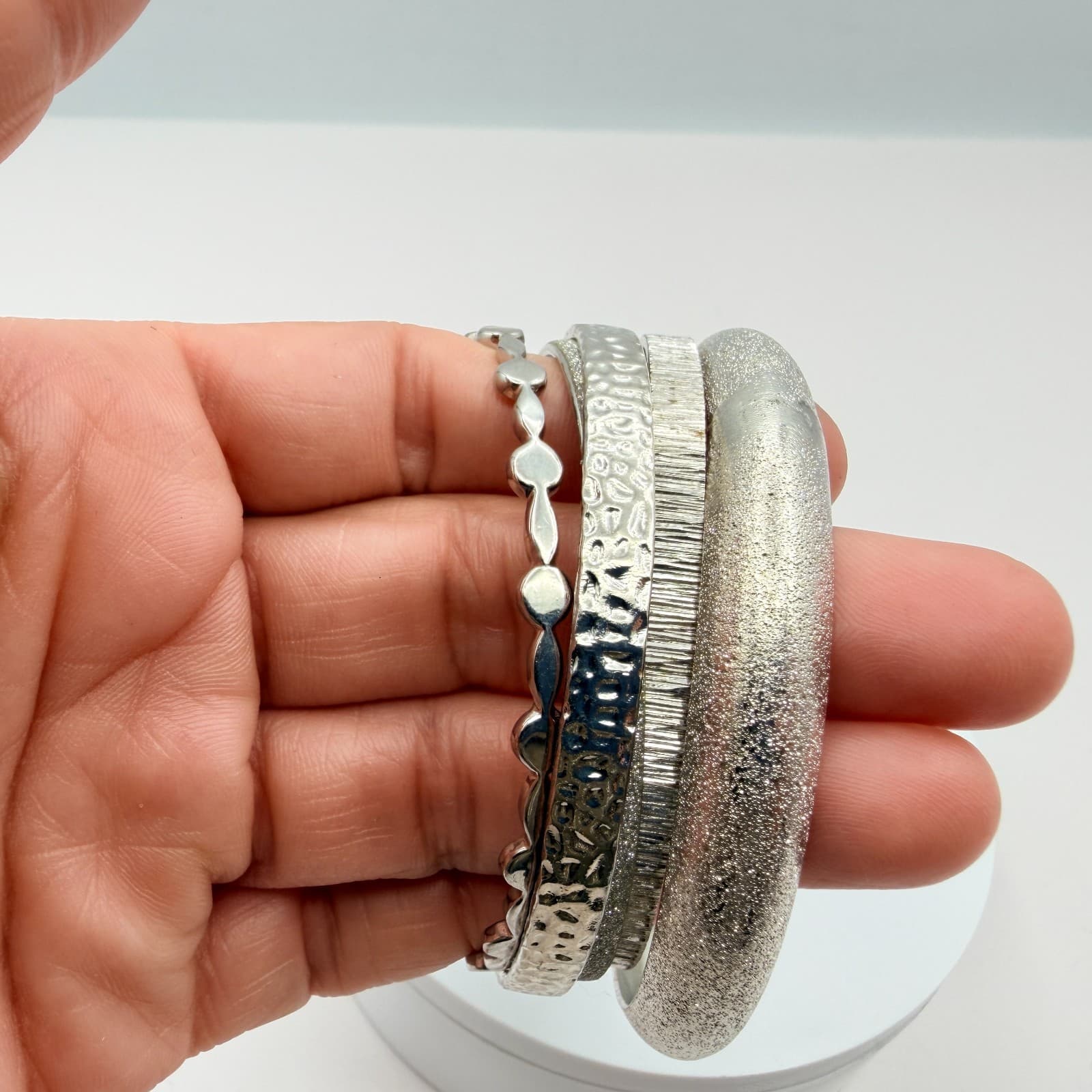 Vintage 90s Silver Tone Bangle Bracelet Set Women's Classic Fashion Jewelry - Thumbnail 8