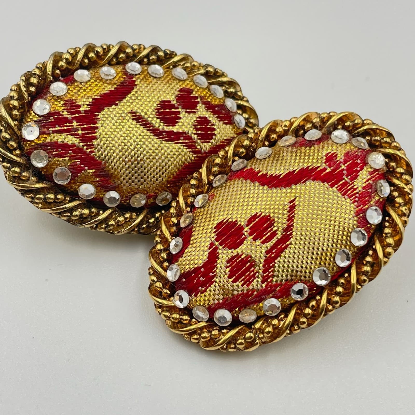 Vintage VTG Gold Tone Clip Earrings Red Fabric Rhinestone Oval Rope Edge Costume - Thumbnail 10