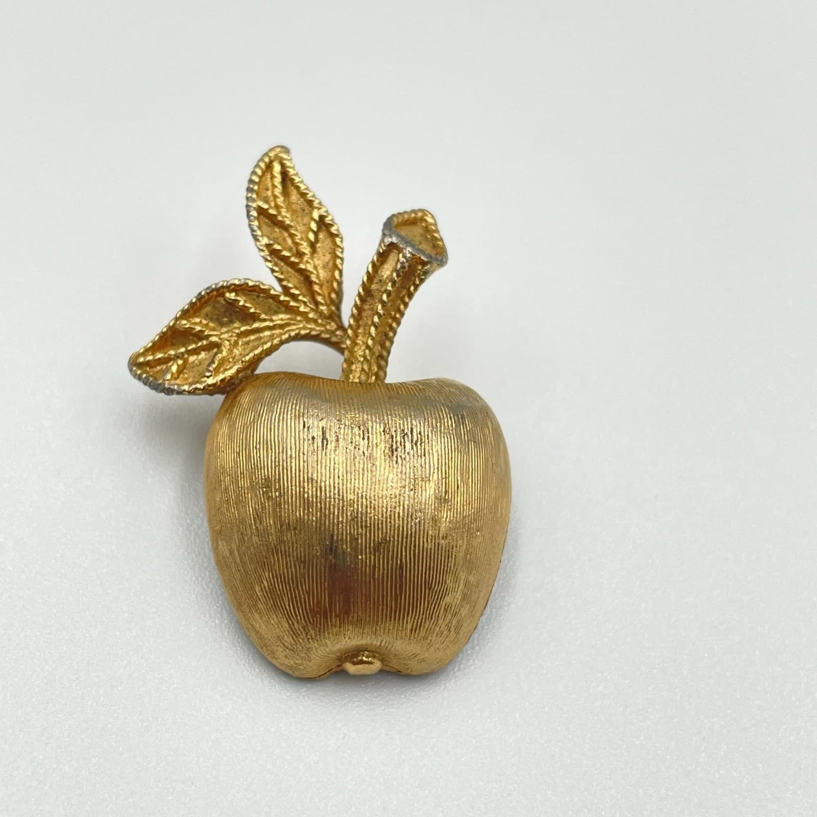 Vintage Apple Brooch Pin Gold Tone Brush Textured Finish Teacher School Figural - Thumbnail 9