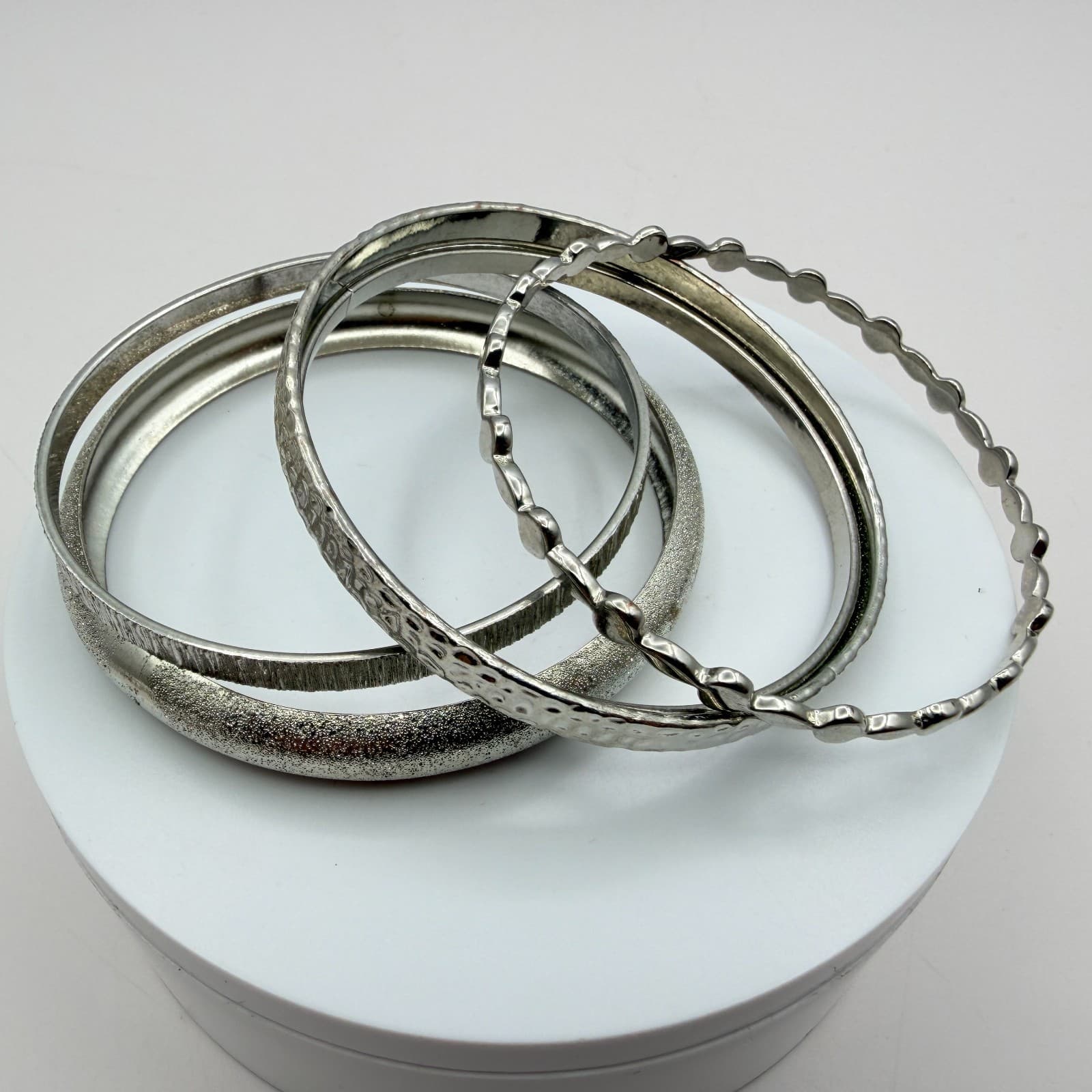 Vintage 90s Silver Tone Bangle Bracelet Set Women's Classic Fashion Jewelry - Thumbnail 5
