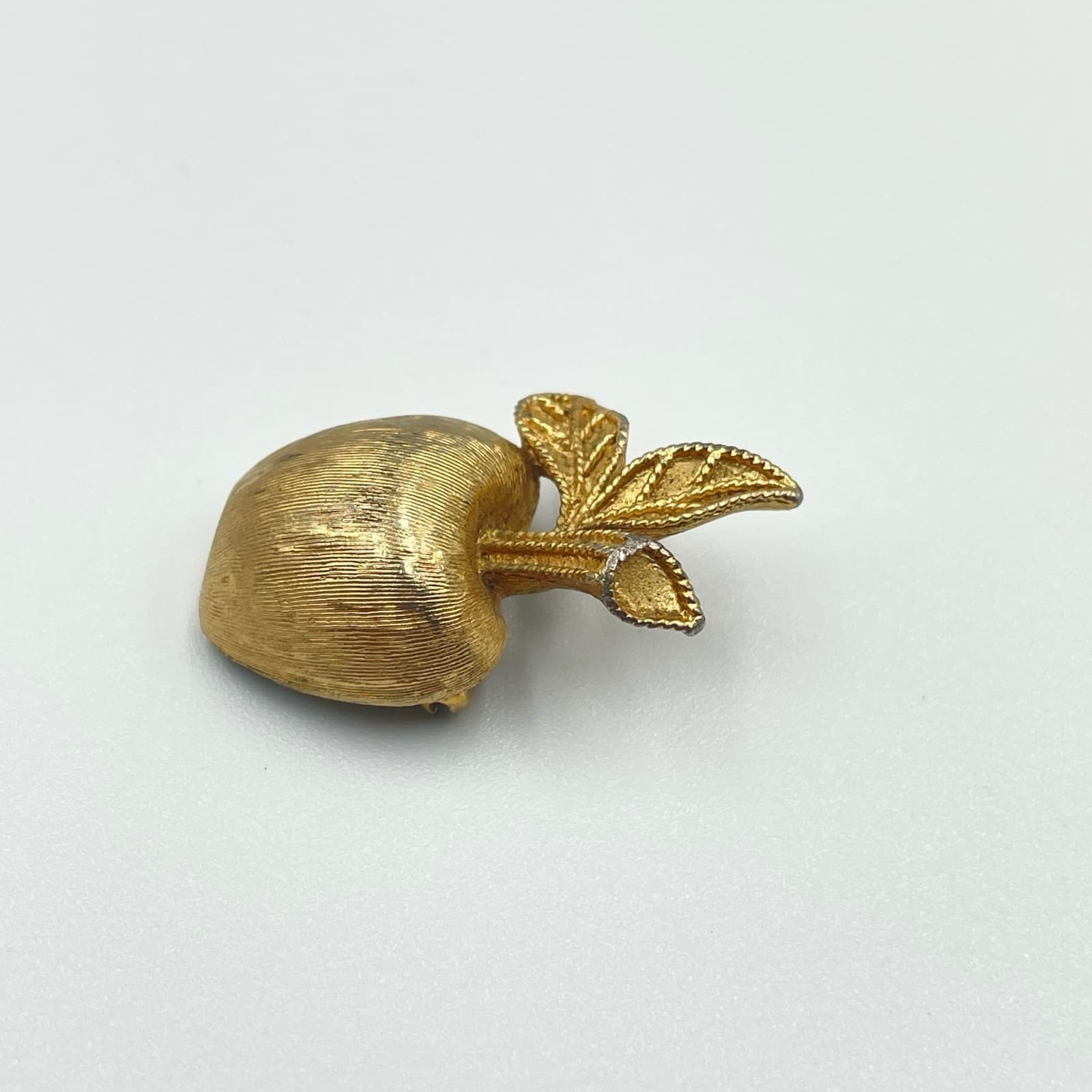 Vintage Apple Brooch Pin Gold Tone Brush Textured Finish Teacher School Figural - Thumbnail 5