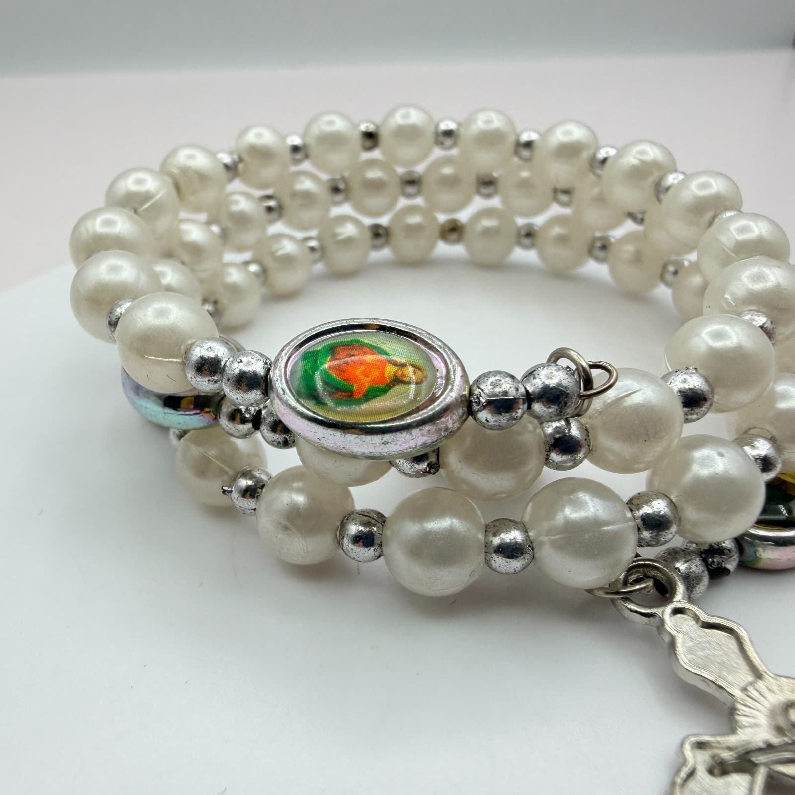 Vintage Y2K Silver Tone Faux Pearl Religious Crucifix Cross Bracelet Jewelry - Thumbnail 5