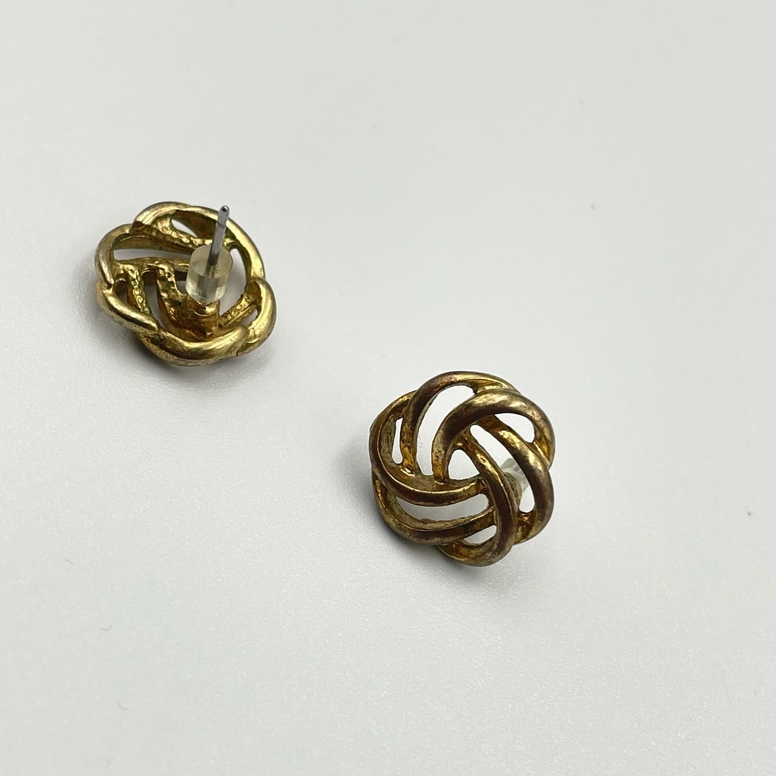 Vintage VTG Gold Tone Knot Stud Earrings Openwork Celtic Love Knot Style Pierced - Thumbnail 9