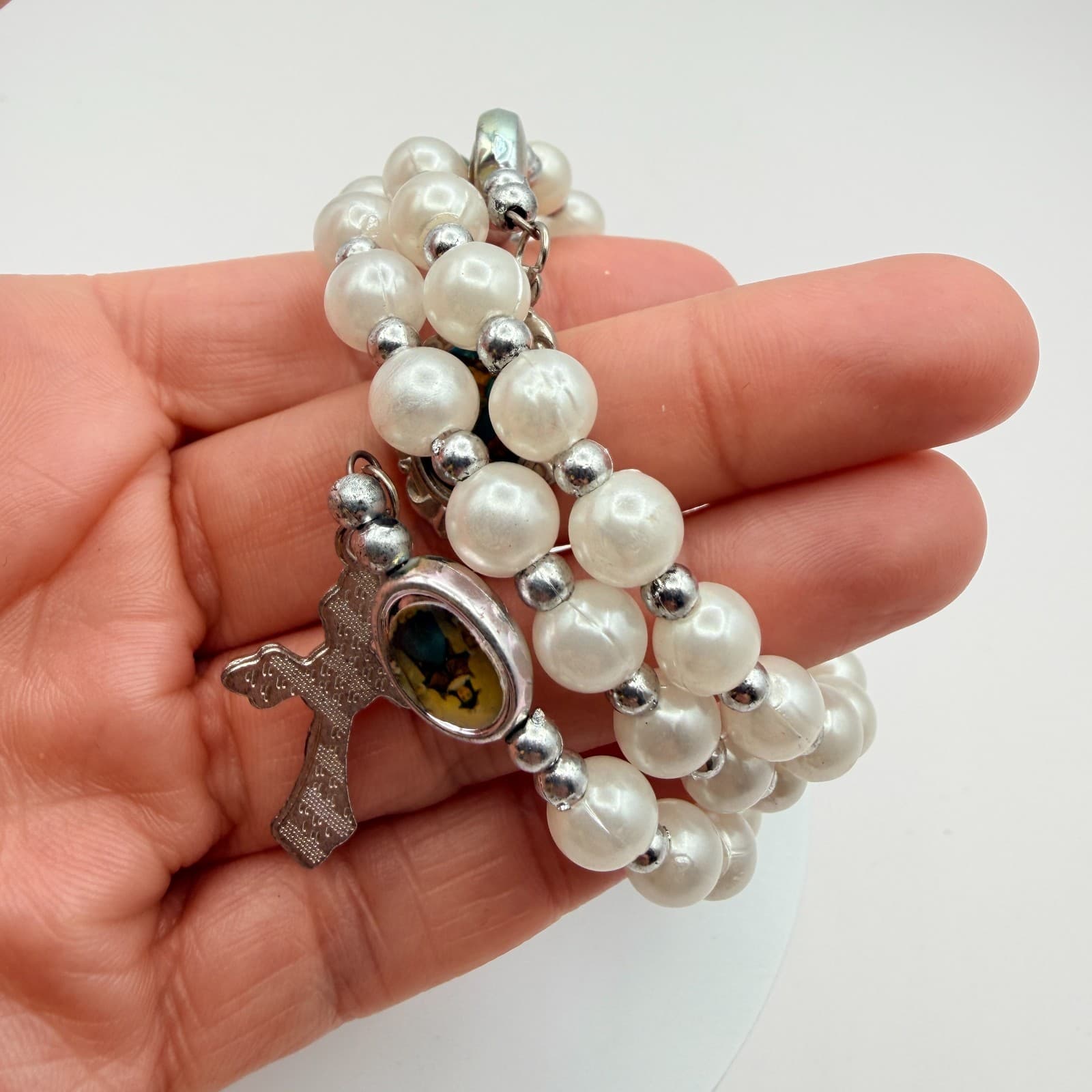 Vintage Y2K Silver Tone Faux Pearl Religious Crucifix Cross Bracelet Jewelry - Thumbnail 9