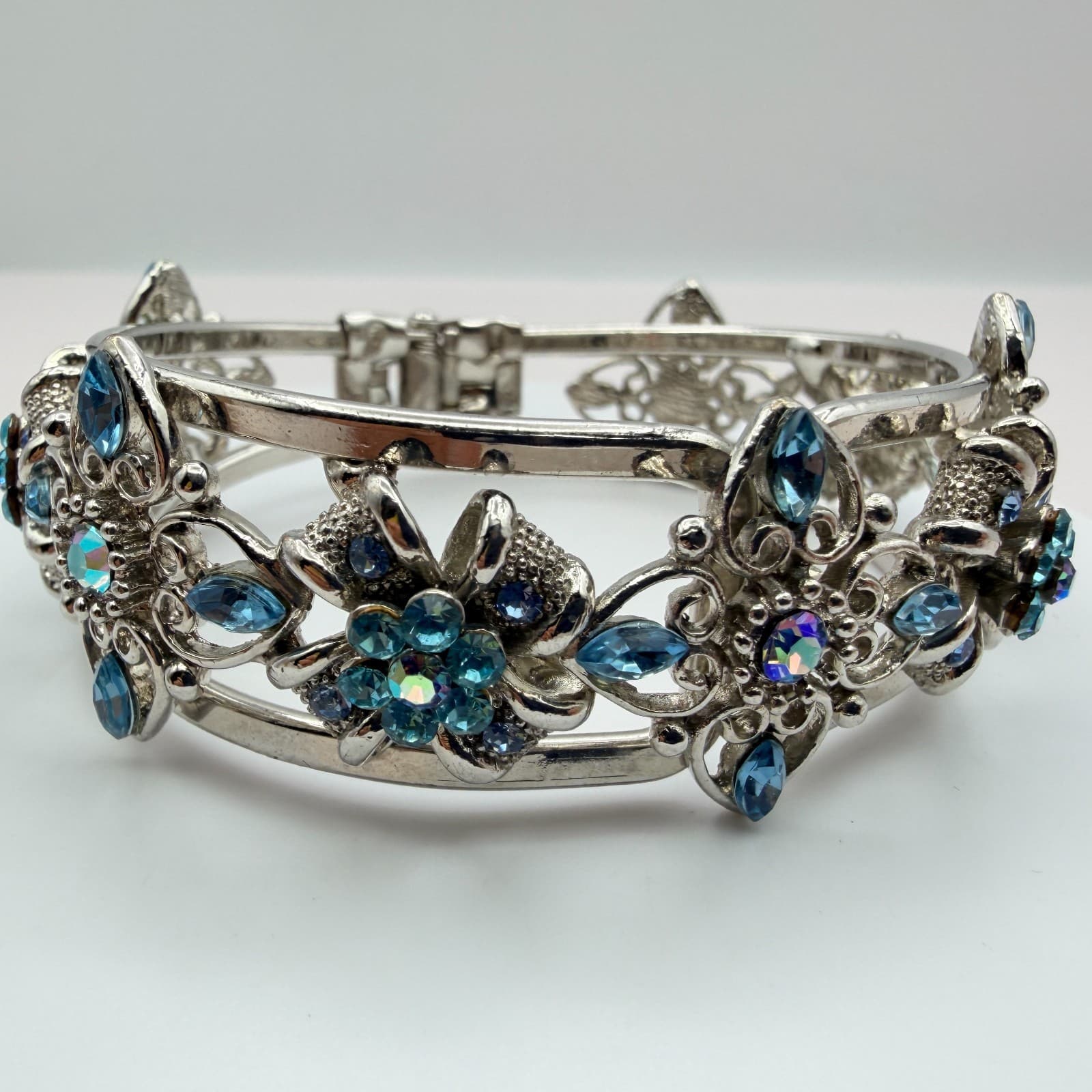 Vintage 90s Blue Rhinestone Floral Cuff Bangle Bracelet Silver Tone Jewelry - Thumbnail 4