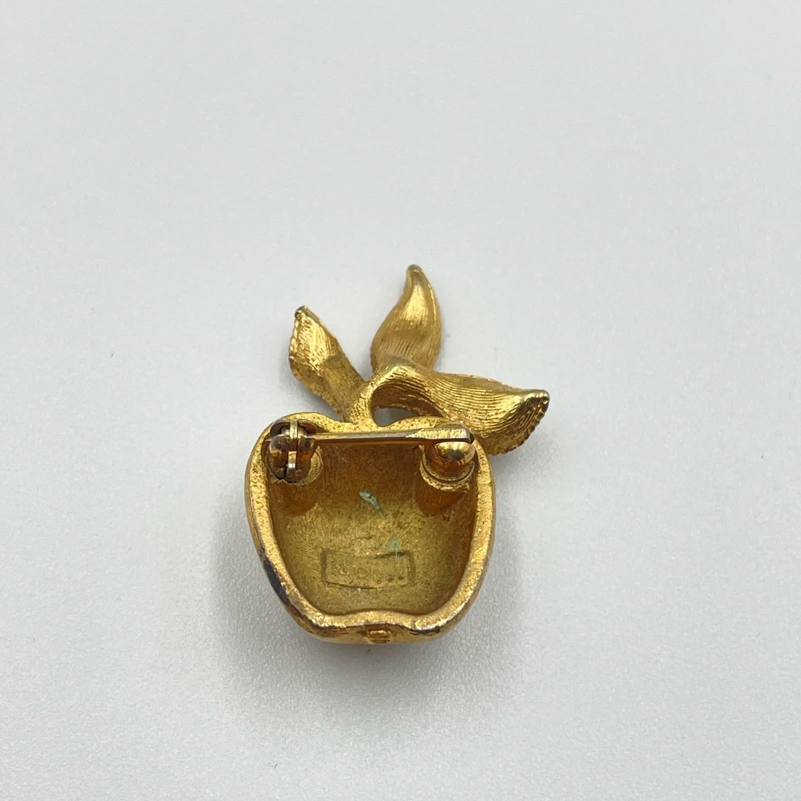 Vintage Apple Brooch Pin Gold Tone Brush Textured Finish Teacher School Figural - Thumbnail 8