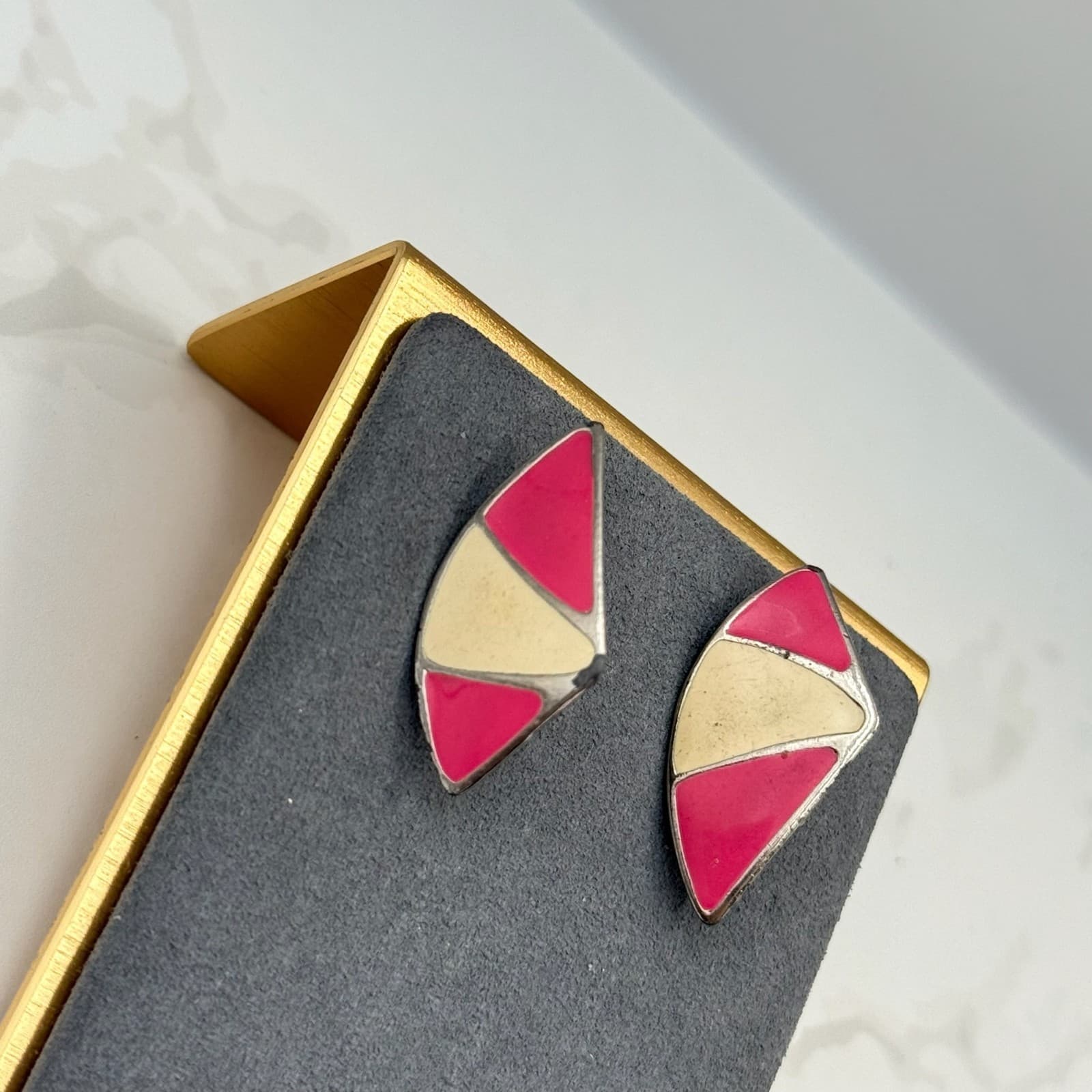 Vintage Hot Pink White Silver-Tone Abstract Geometric Enamel Clip-On Earrings - Thumbnail 5