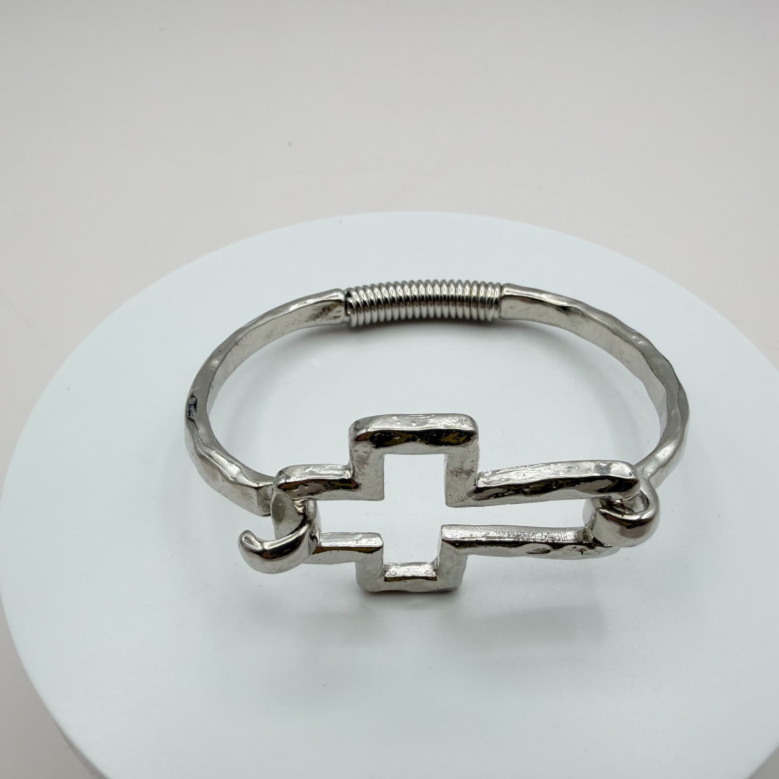 Vintage Y2K Silver Tone Hammered Cross Cuff Bangle Bracelet Religious Jewelry - Thumbnail 3