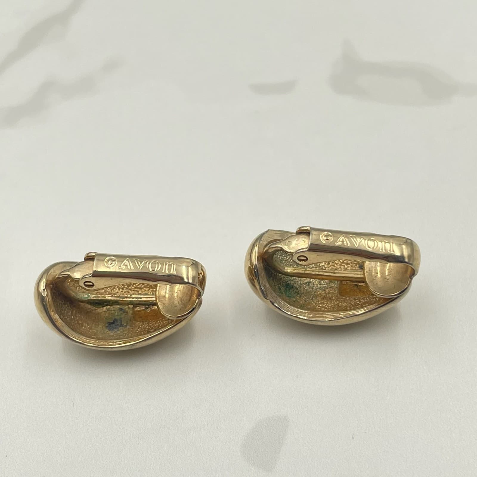 Vintage VTG AVON Gold Tone Puffy Teardrop Clip On Earrings Minimalist Dome Style - Thumbnail 4