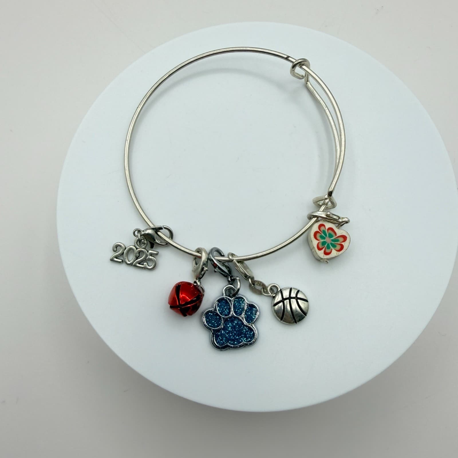 Vintage 90s Silver Tone Charm Bangle Bracelet Women's Classic Fashion Jewelry - Thumbnail 4