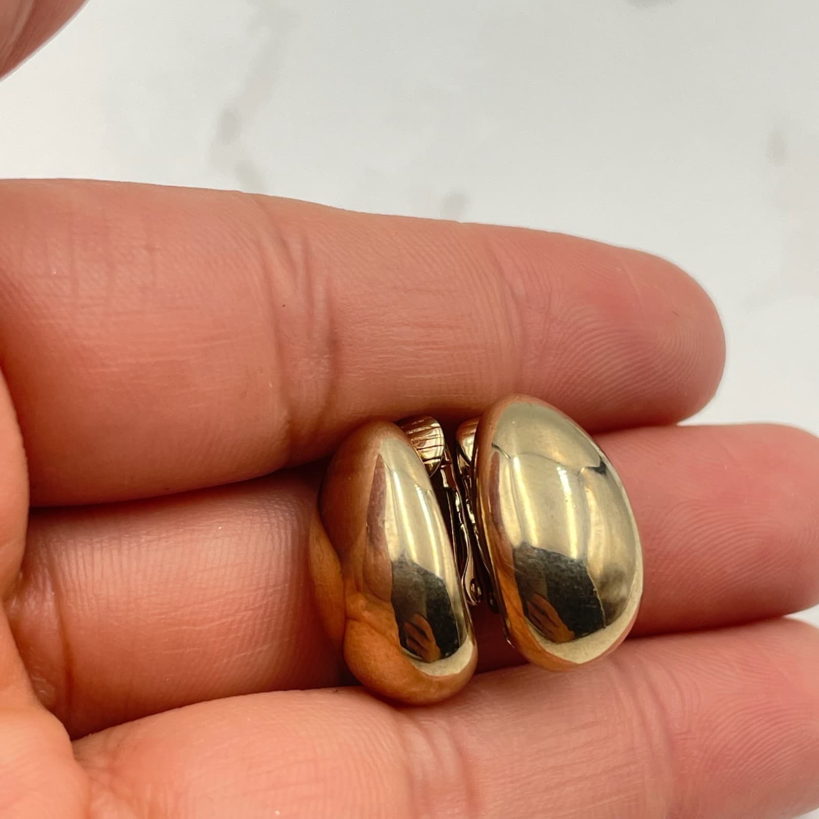 Vintage VTG AVON Gold Tone Puffy Teardrop Clip On Earrings Minimalist Dome Style - Thumbnail 8