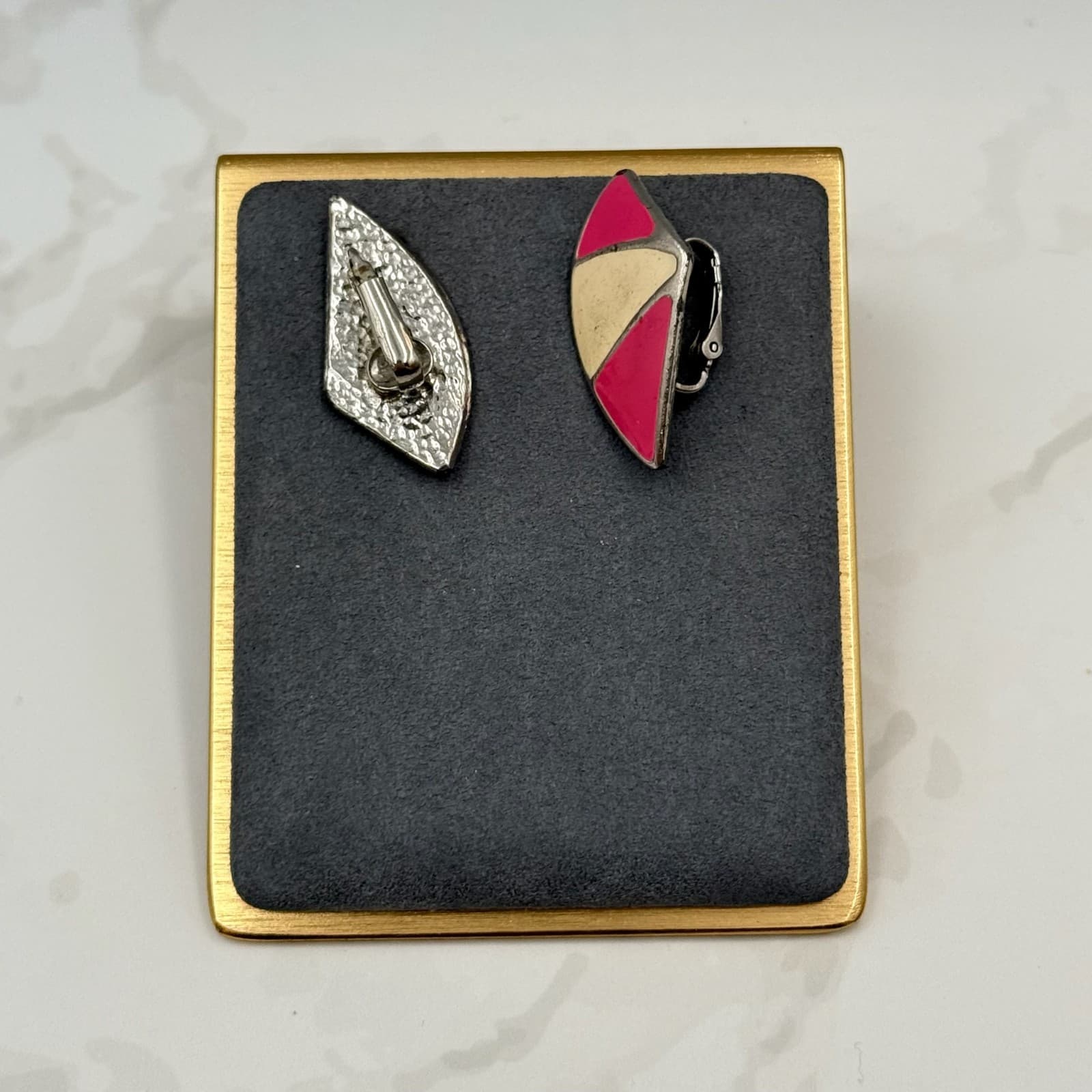 Vintage Hot Pink White Silver-Tone Abstract Geometric Enamel Clip-On Earrings - Thumbnail 6