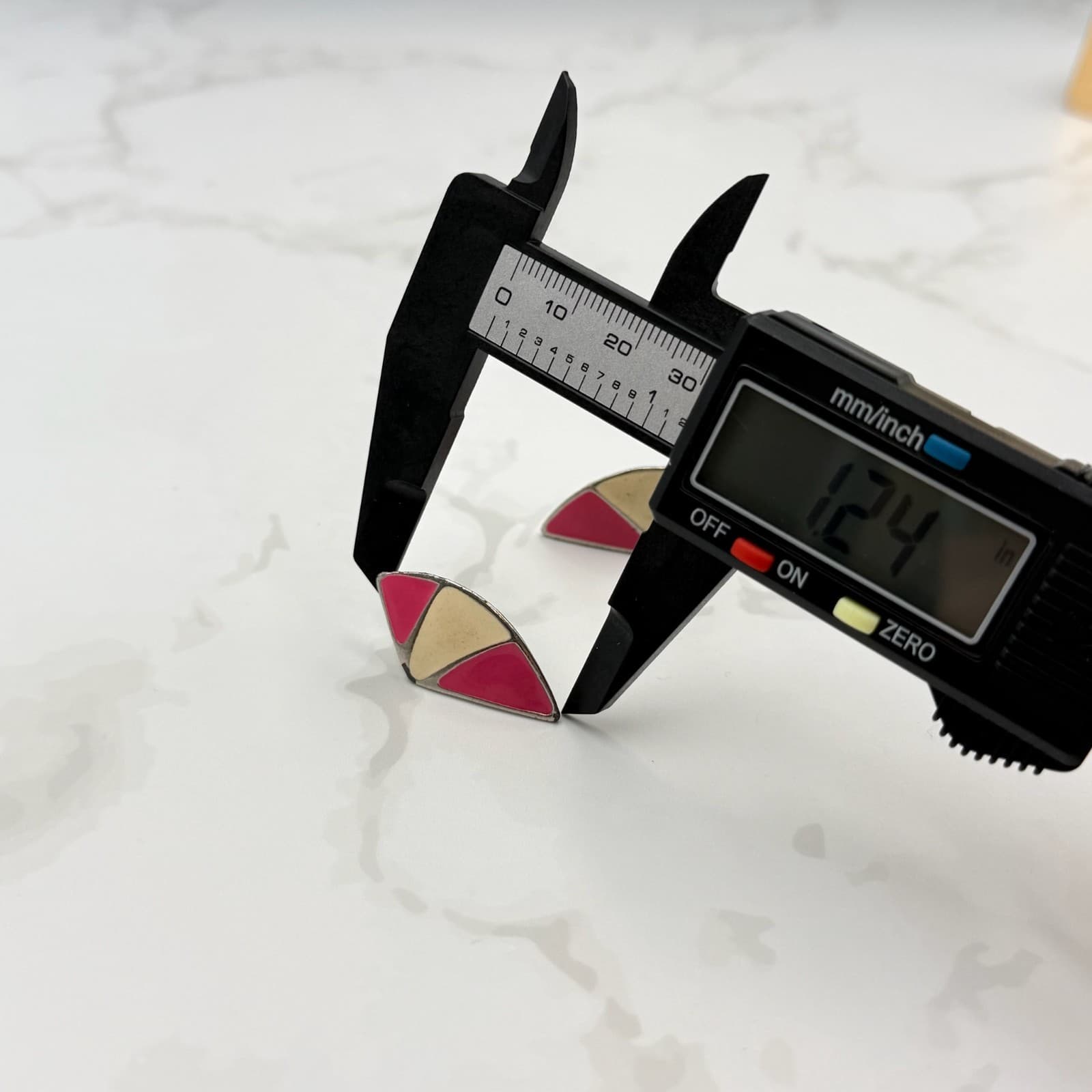 Vintage Hot Pink White Silver-Tone Abstract Geometric Enamel Clip-On Earrings - Thumbnail 7