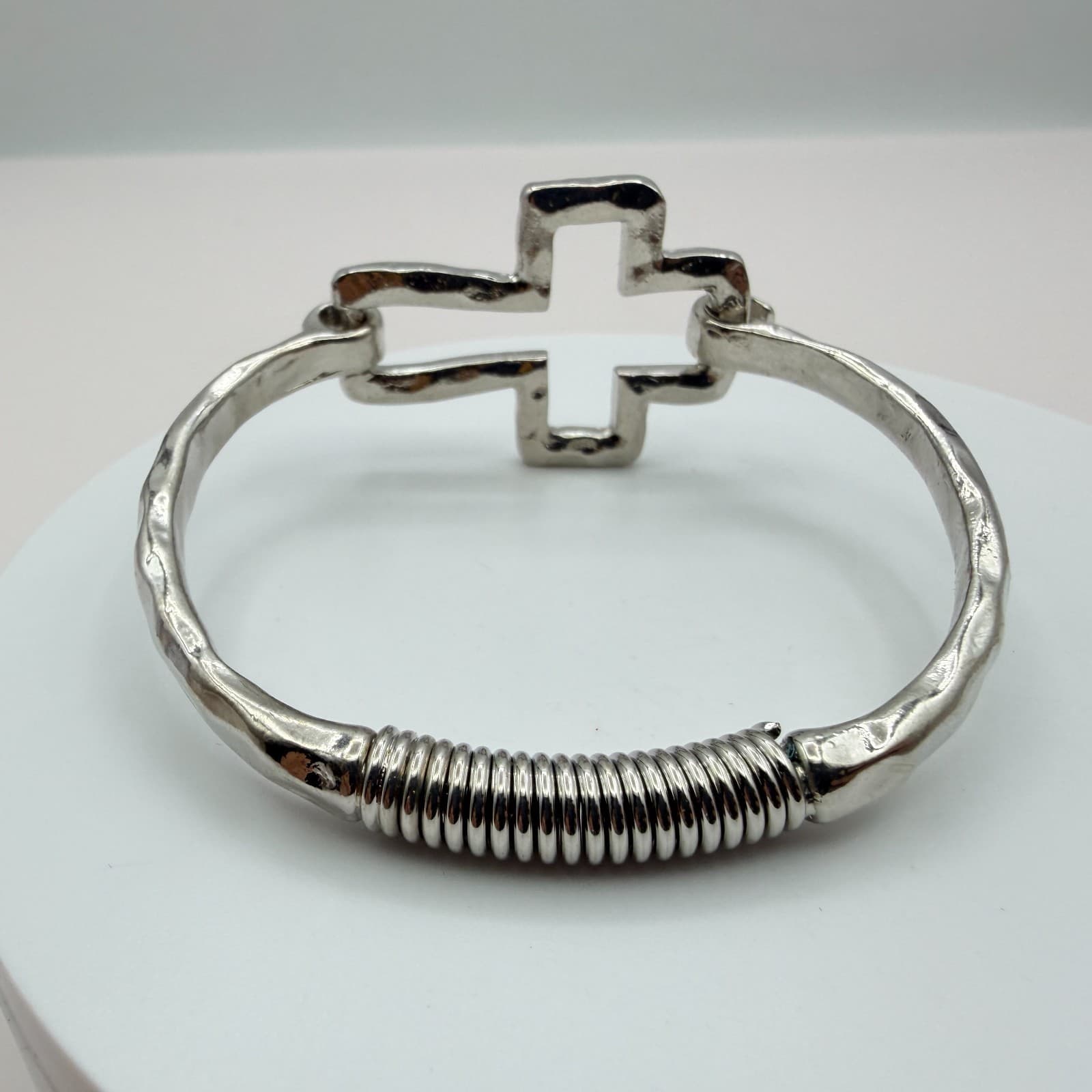 Vintage Y2K Silver Tone Hammered Cross Cuff Bangle Bracelet Religious Jewelry - Thumbnail 7