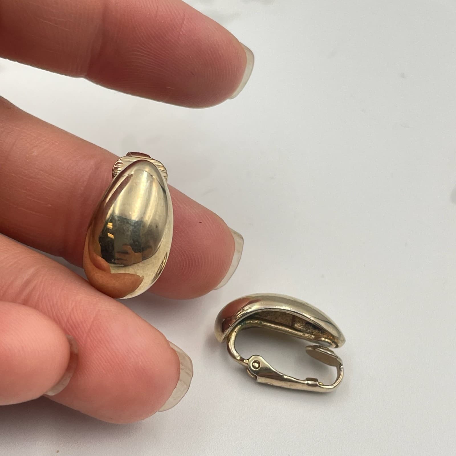 Vintage VTG AVON Gold Tone Puffy Teardrop Clip On Earrings Minimalist Dome Style - Thumbnail 6