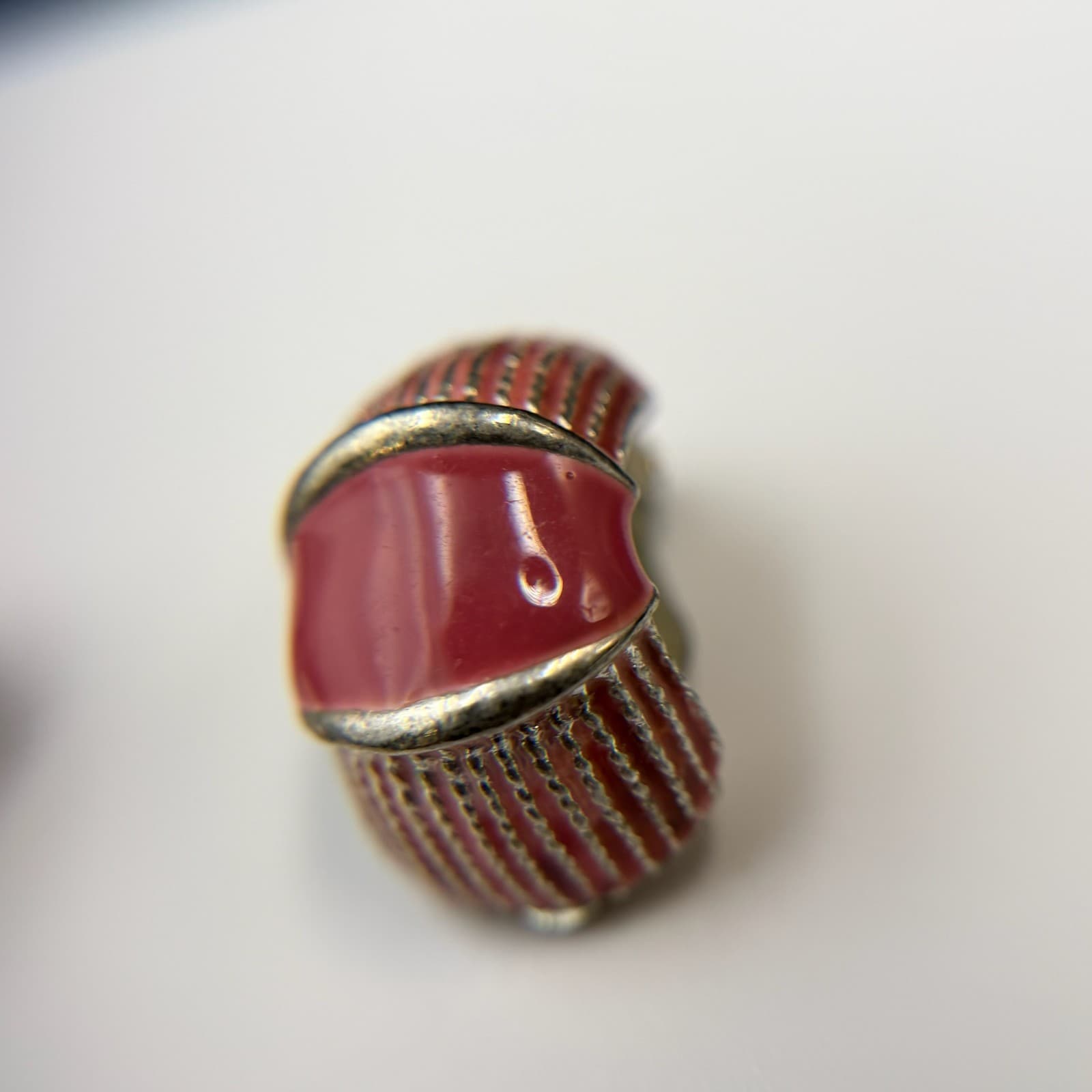 Vintage Pink Black Silver-Toned Barrel-Shaped Fashion Clip-On Enamel Earrings - Thumbnail 12